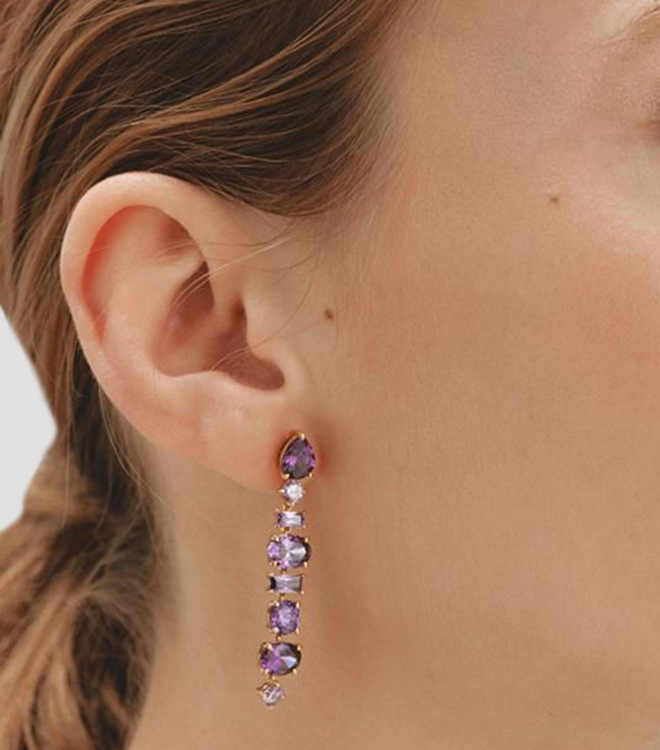 Pendientes largos con cristales morados SS26 Invitada Mujer