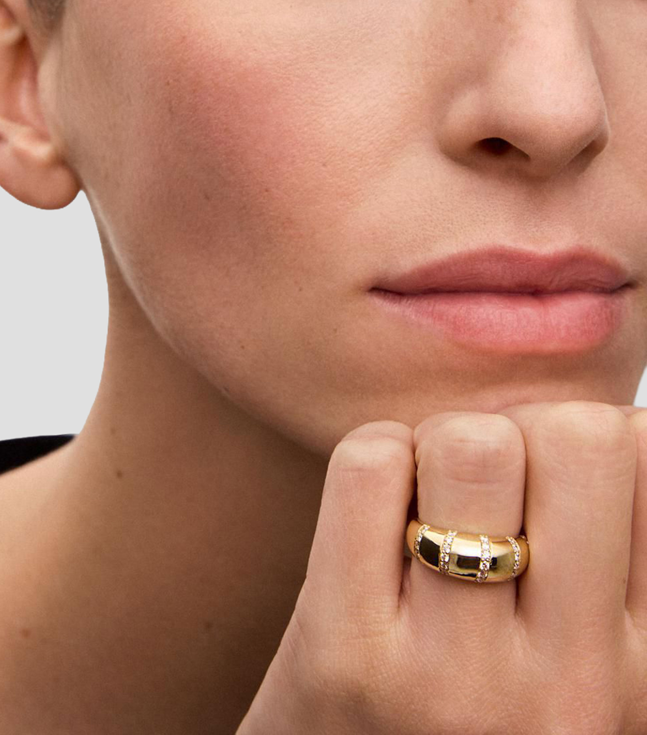 Anillo gallonado de oro amarillo de 18K