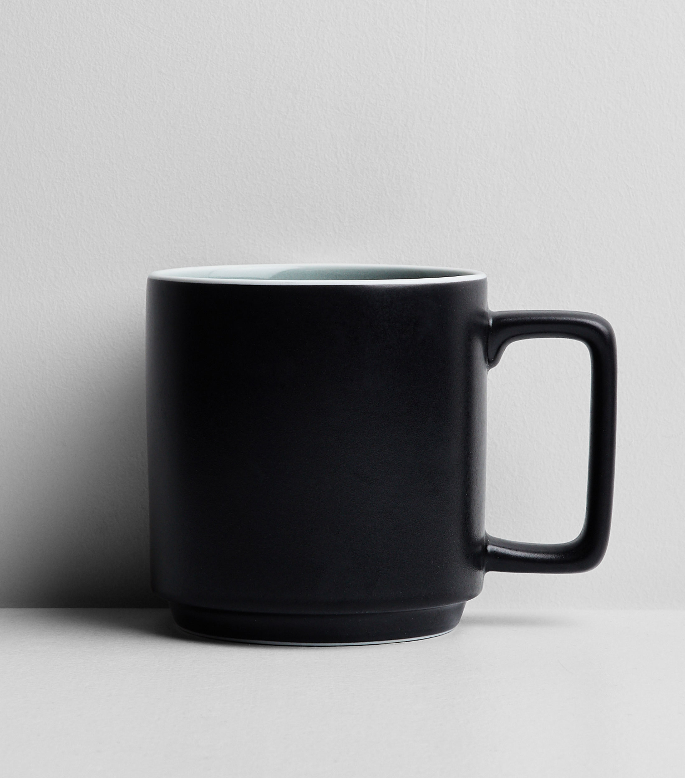 Taza Stax negro con gris