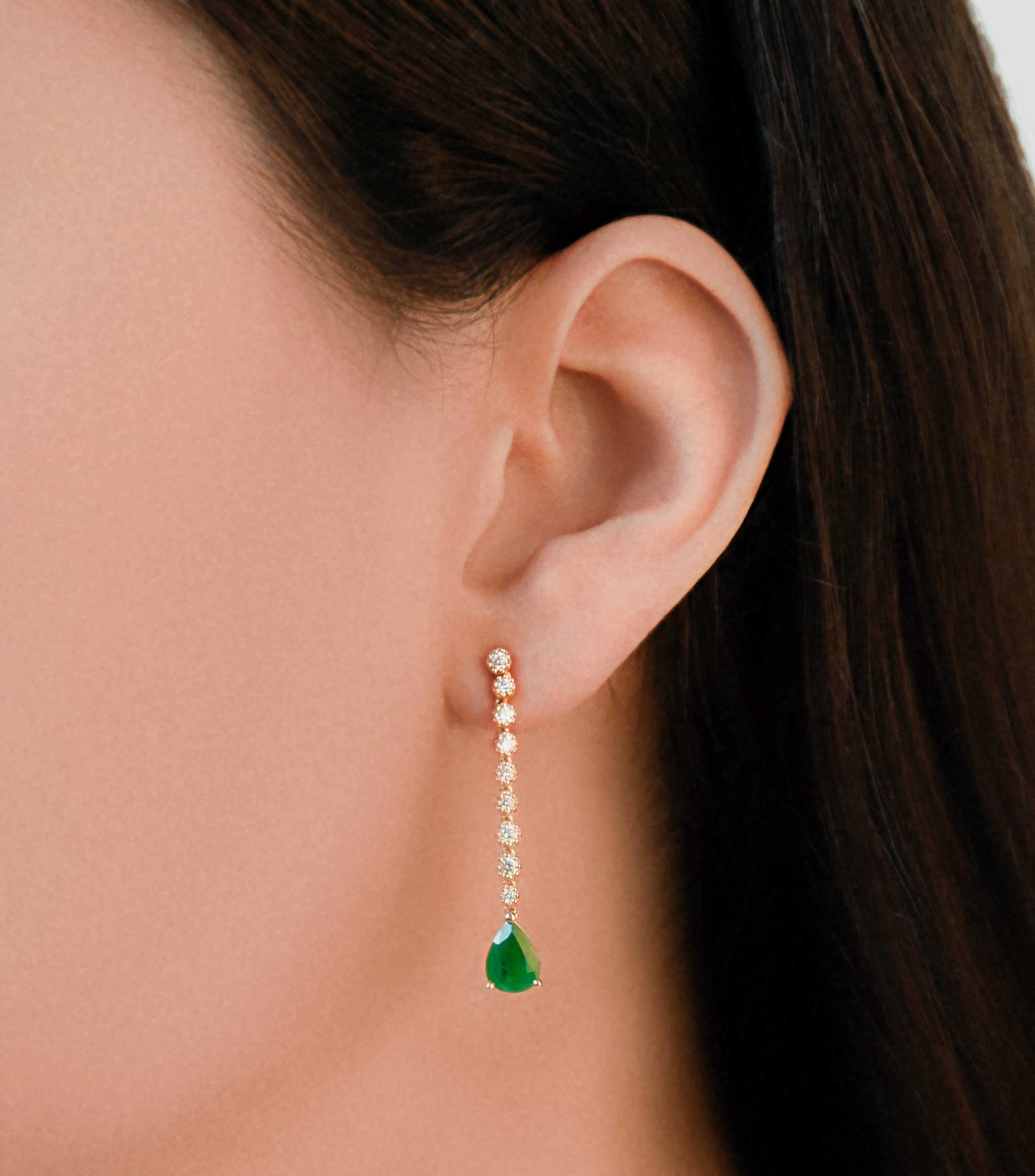Aretes en oro amarillo de 14 kilates con esmeraldas y diamantes Mujer