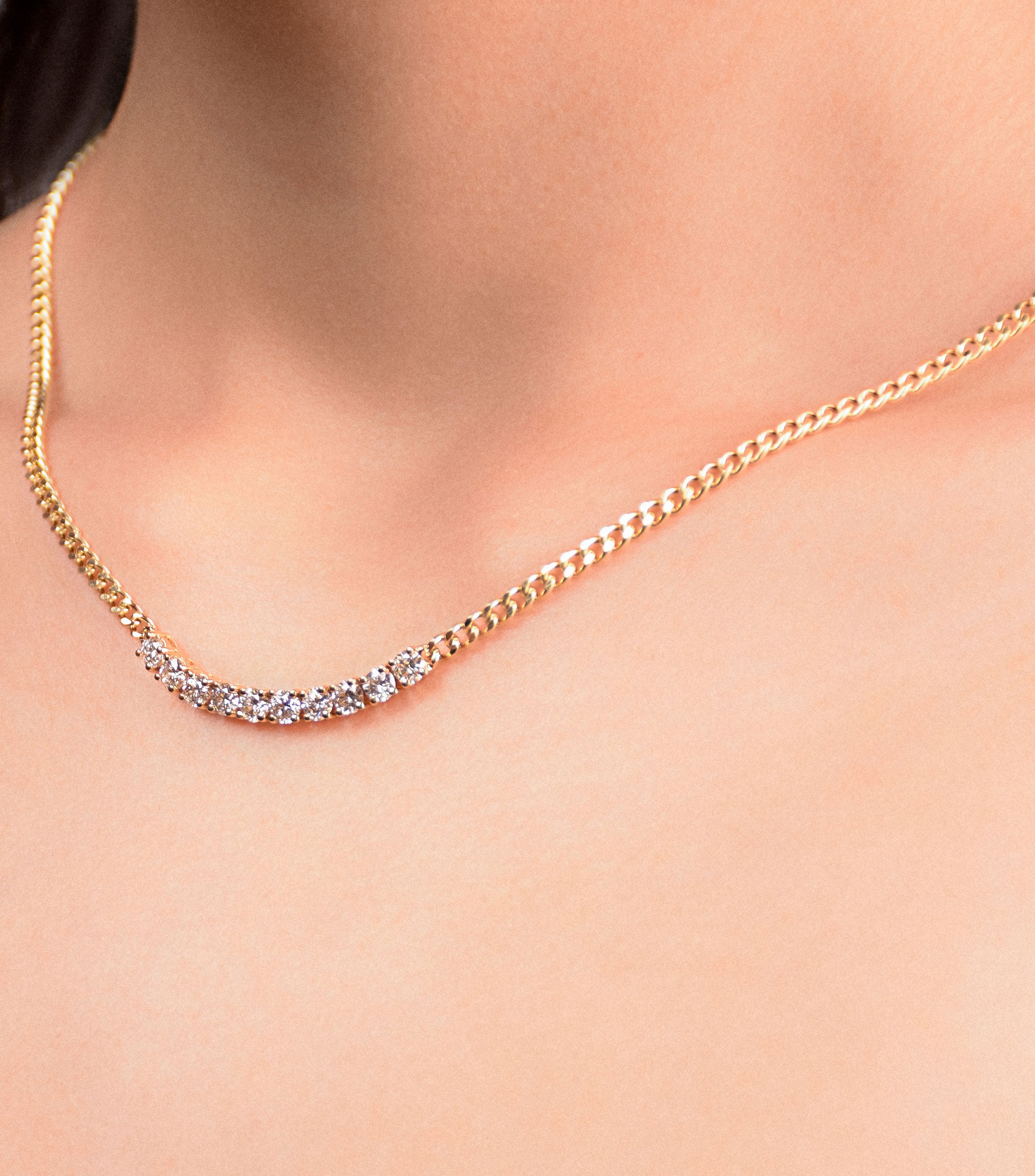 Gargantilla en Oro amarillo de 18 Kilates con diamantes de adorno Mujer