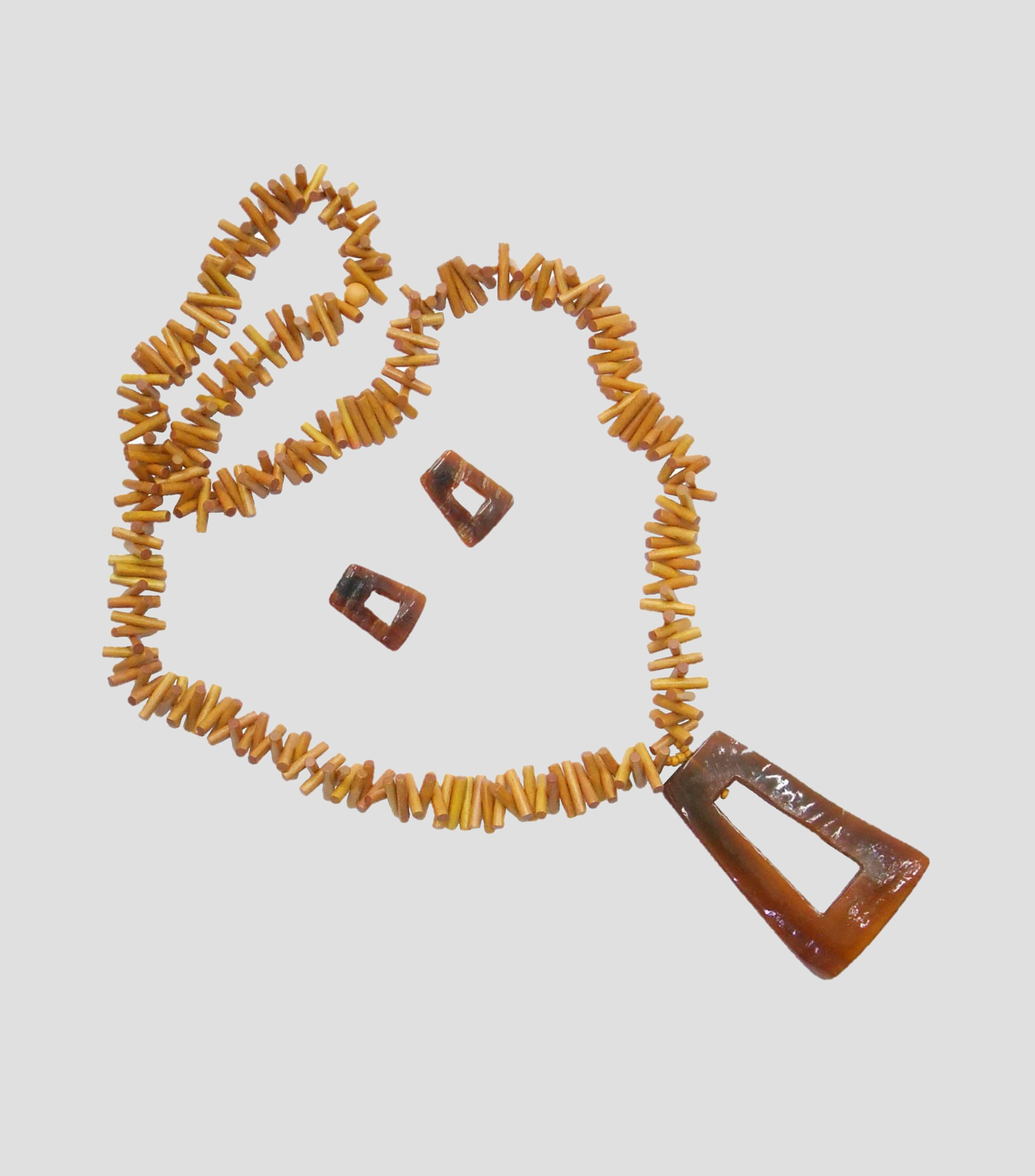 Set collar y aretes Mujer