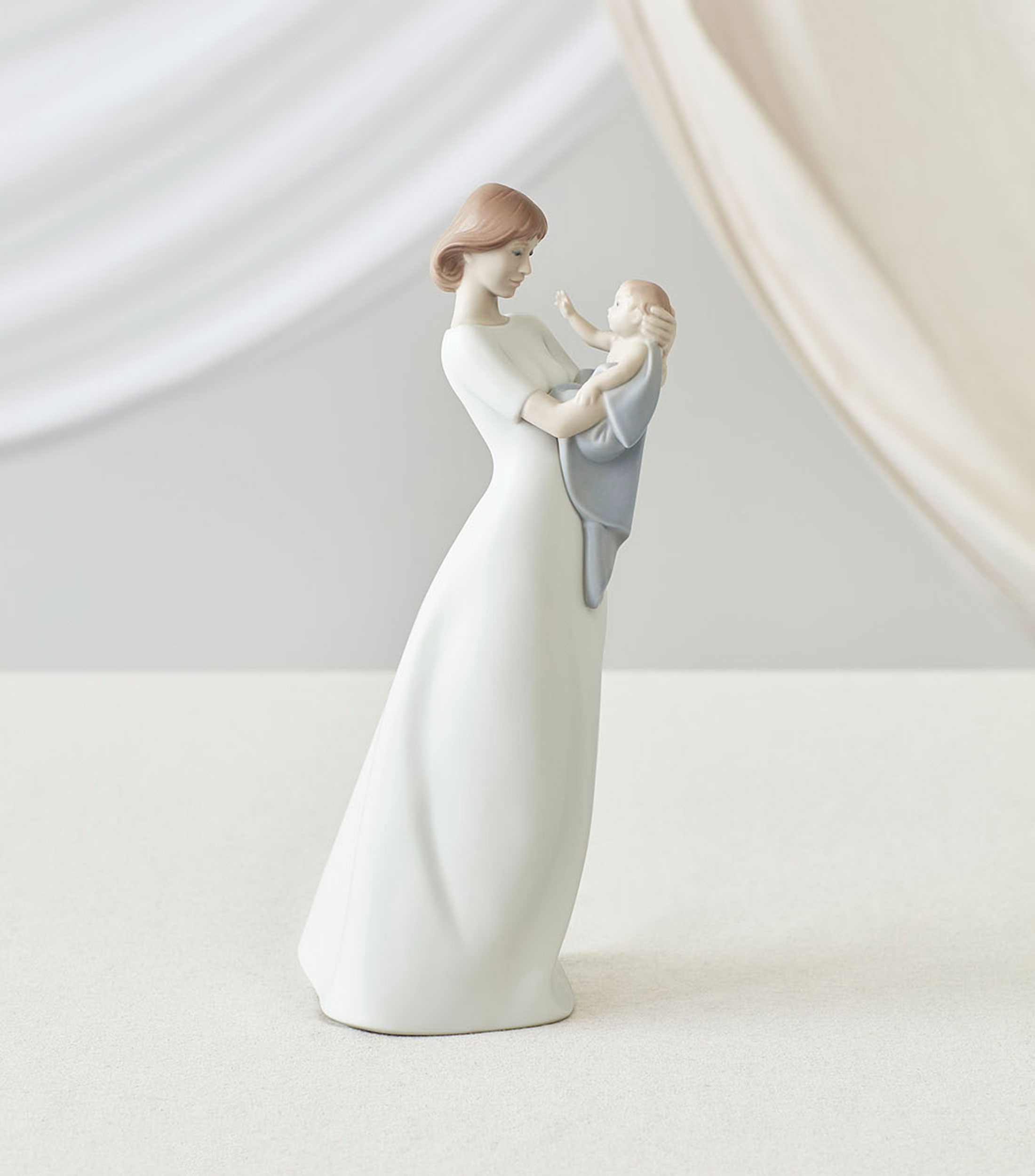 Escultura La Joya de Mamá en porcelana