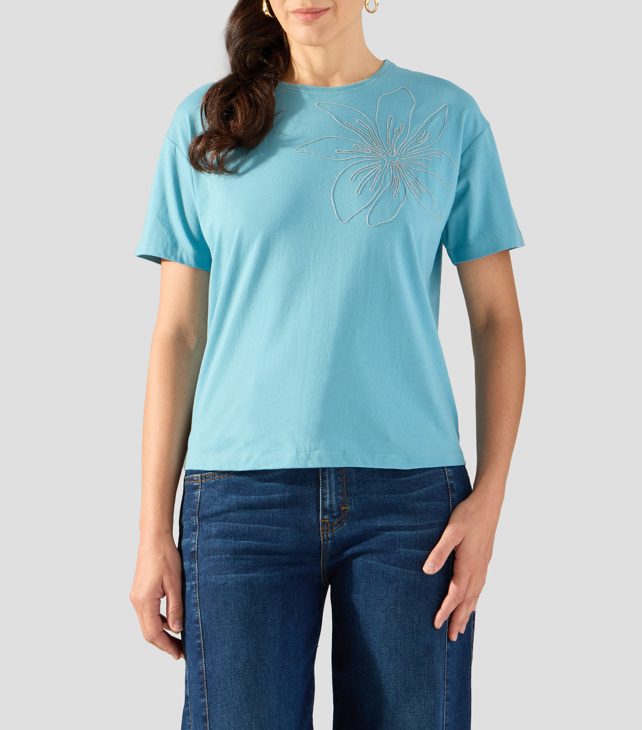 Playera de cuello redondo con manga corta y pedrería Mujer