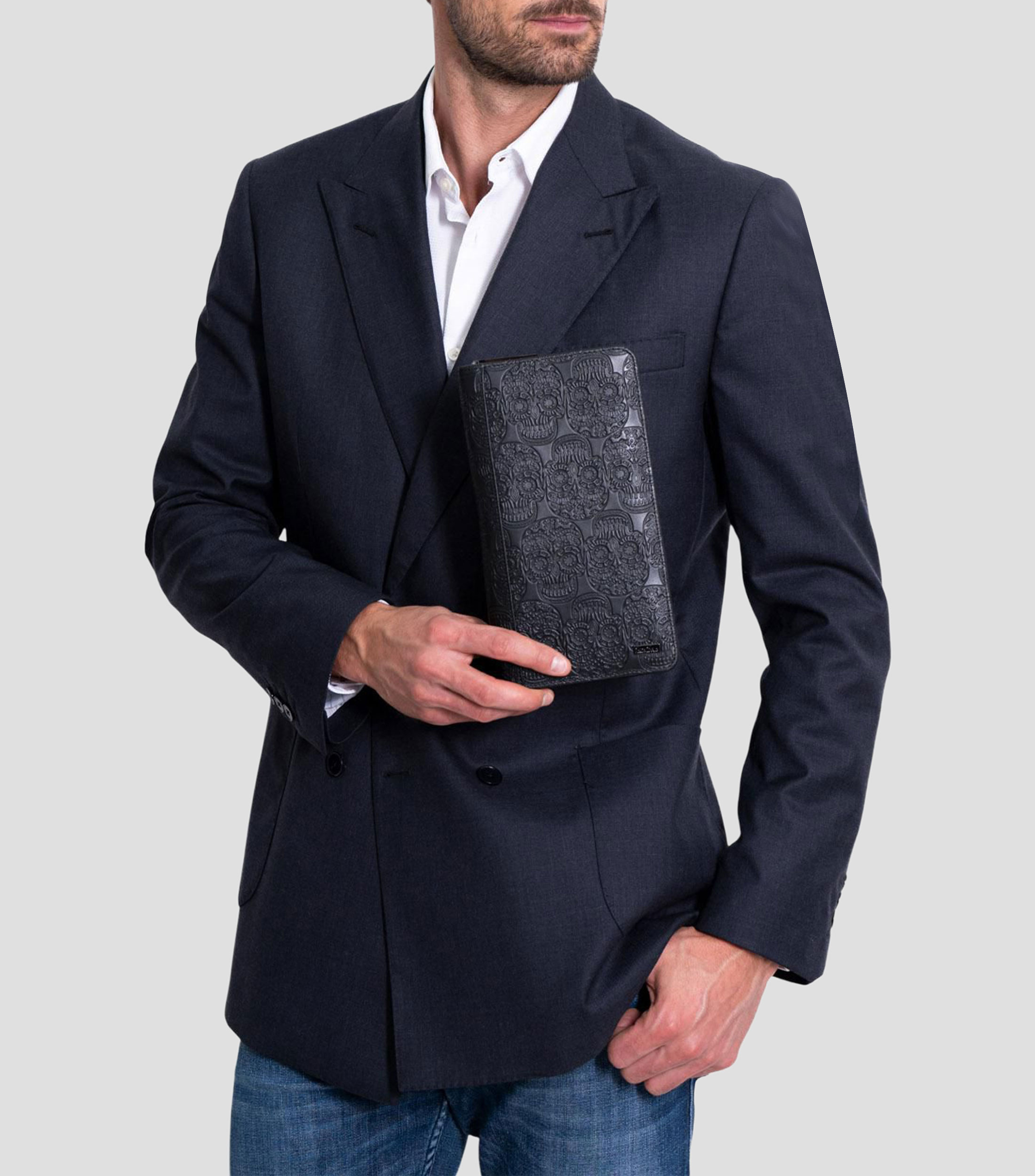 Portapasaporte negro en piel Tzompantli liso Hombre