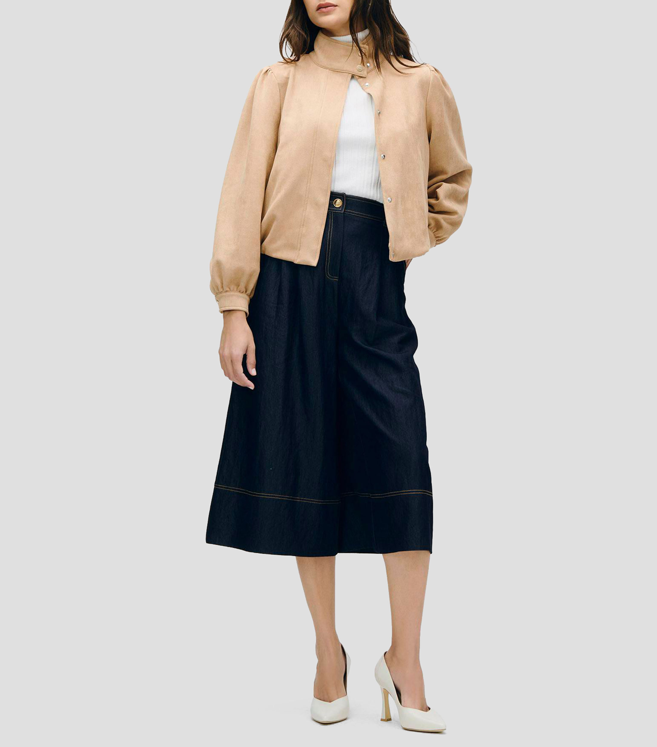 Chamarra bomber de suede taupe cuello alto manga globo Mujer