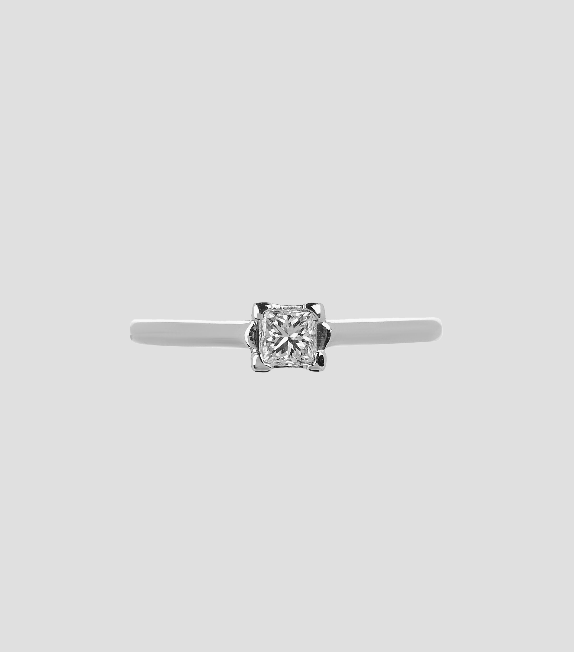 Anillo Solitario en Oro blanco de 14 Kilates con Diamante Incrustado Mujer