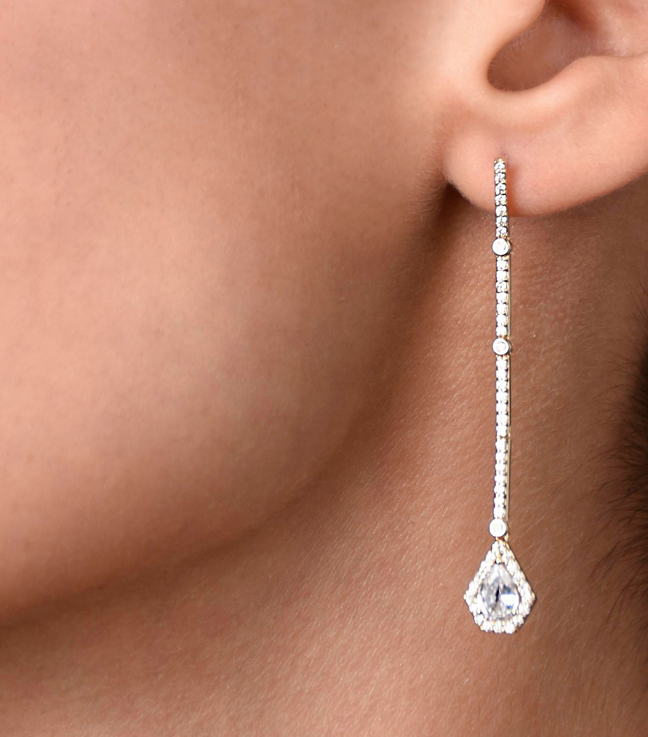 Aretes en oro amarillo 18 kilates con zafiro y diamantes Mujer