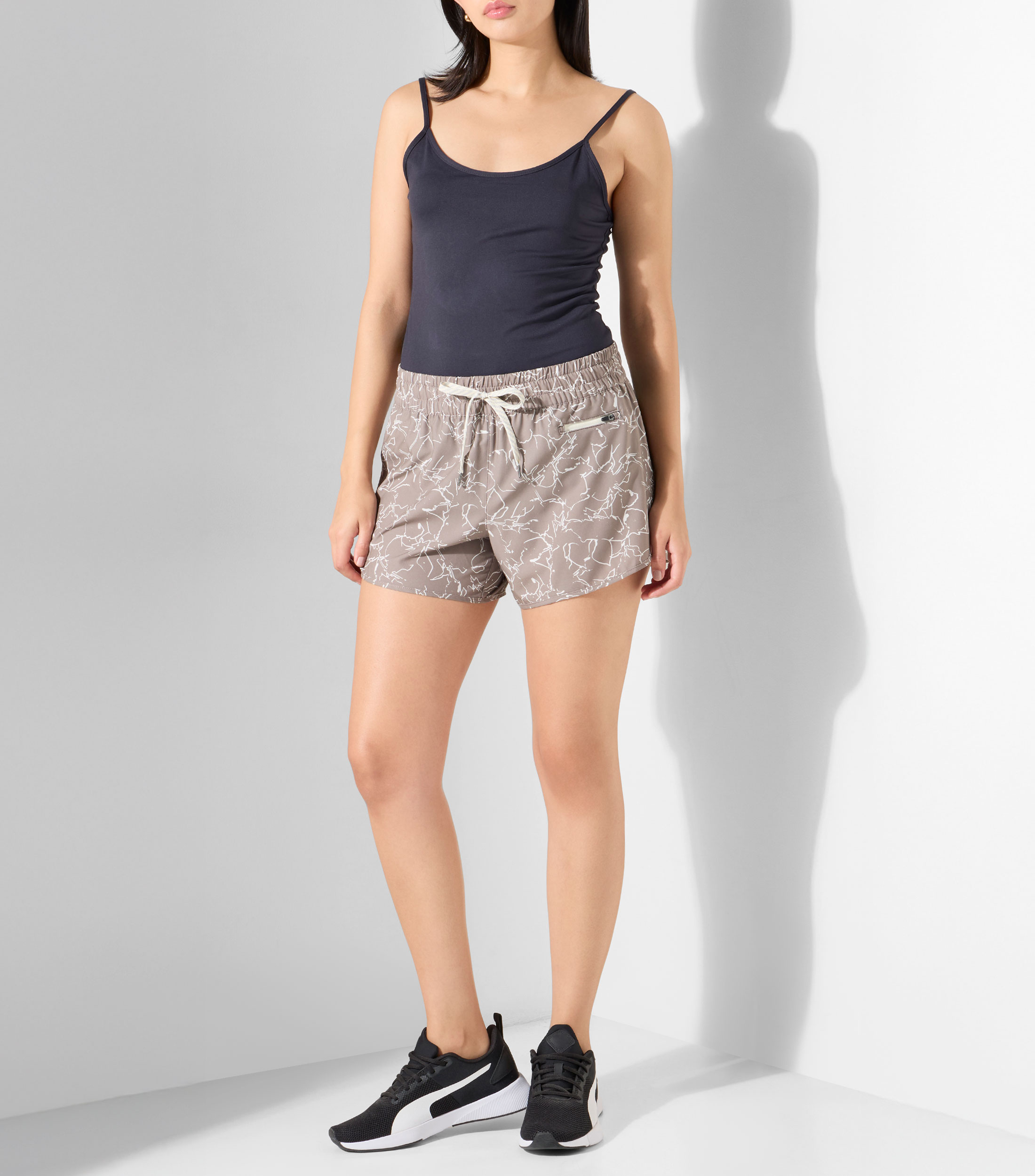 Short para entrenamiento liso Mujer