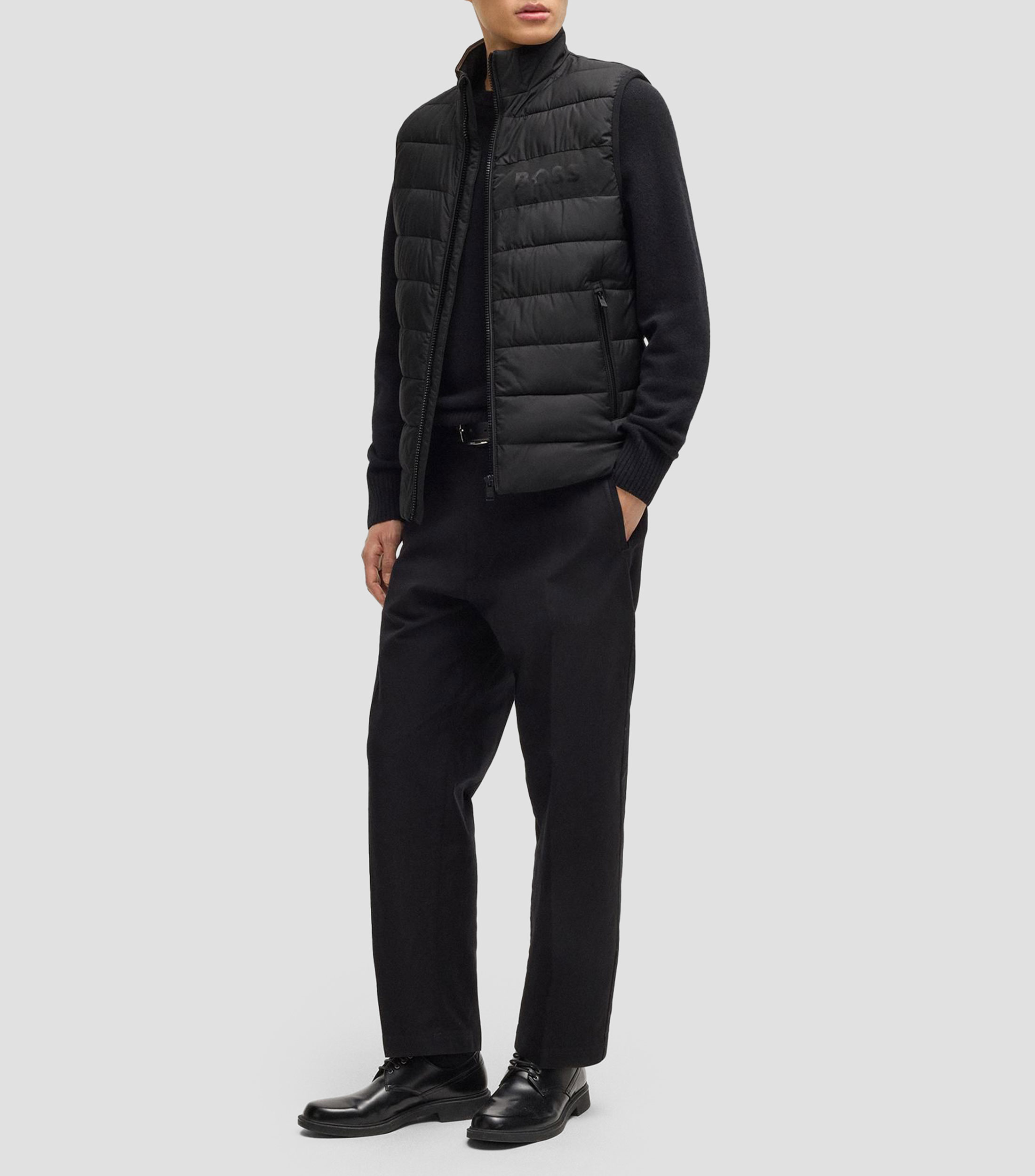 Chaleco regular fit repelente al agua con logo tonal Hombre
