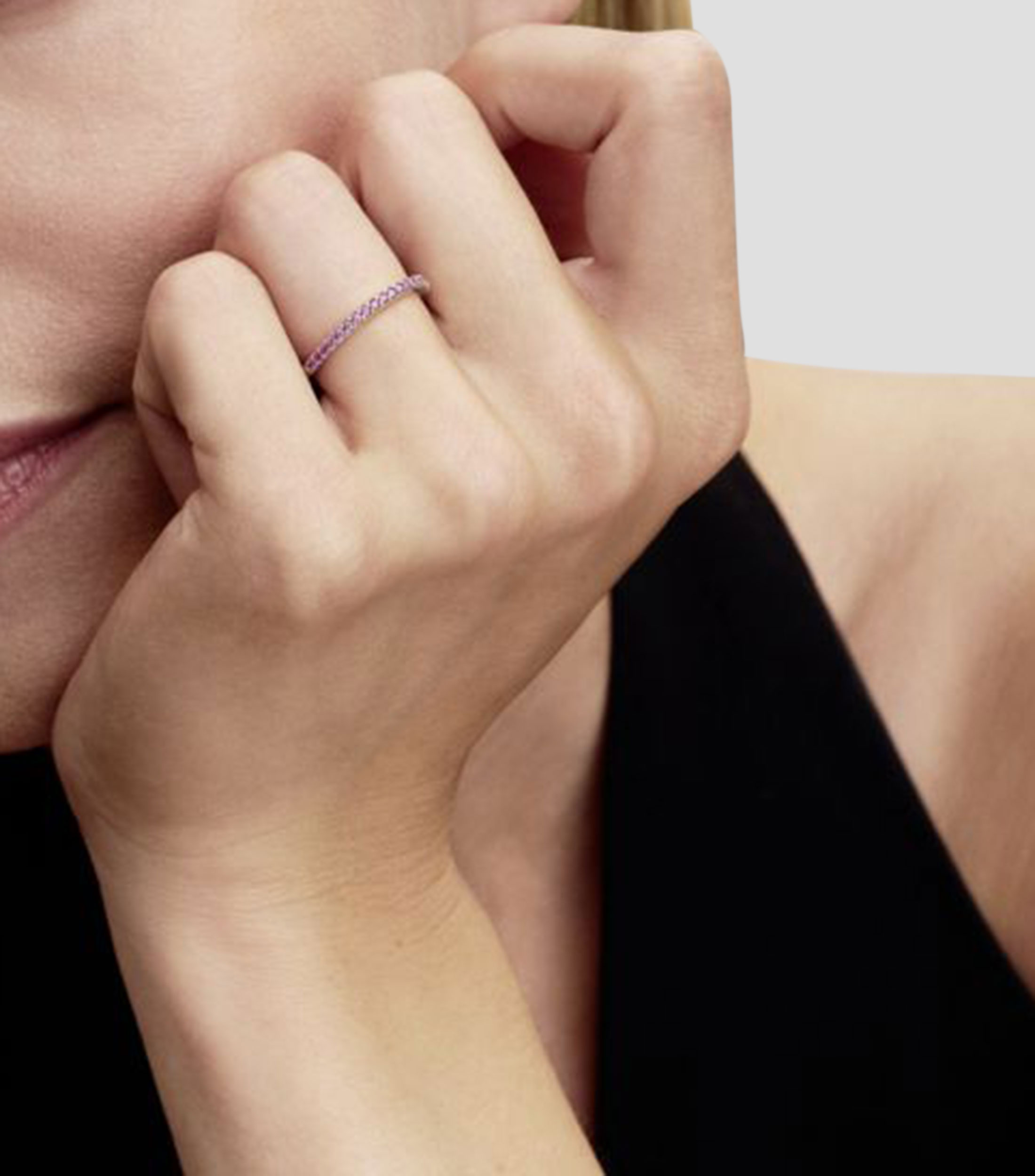 Anillo con incrustación de circonia cúbica Mujer