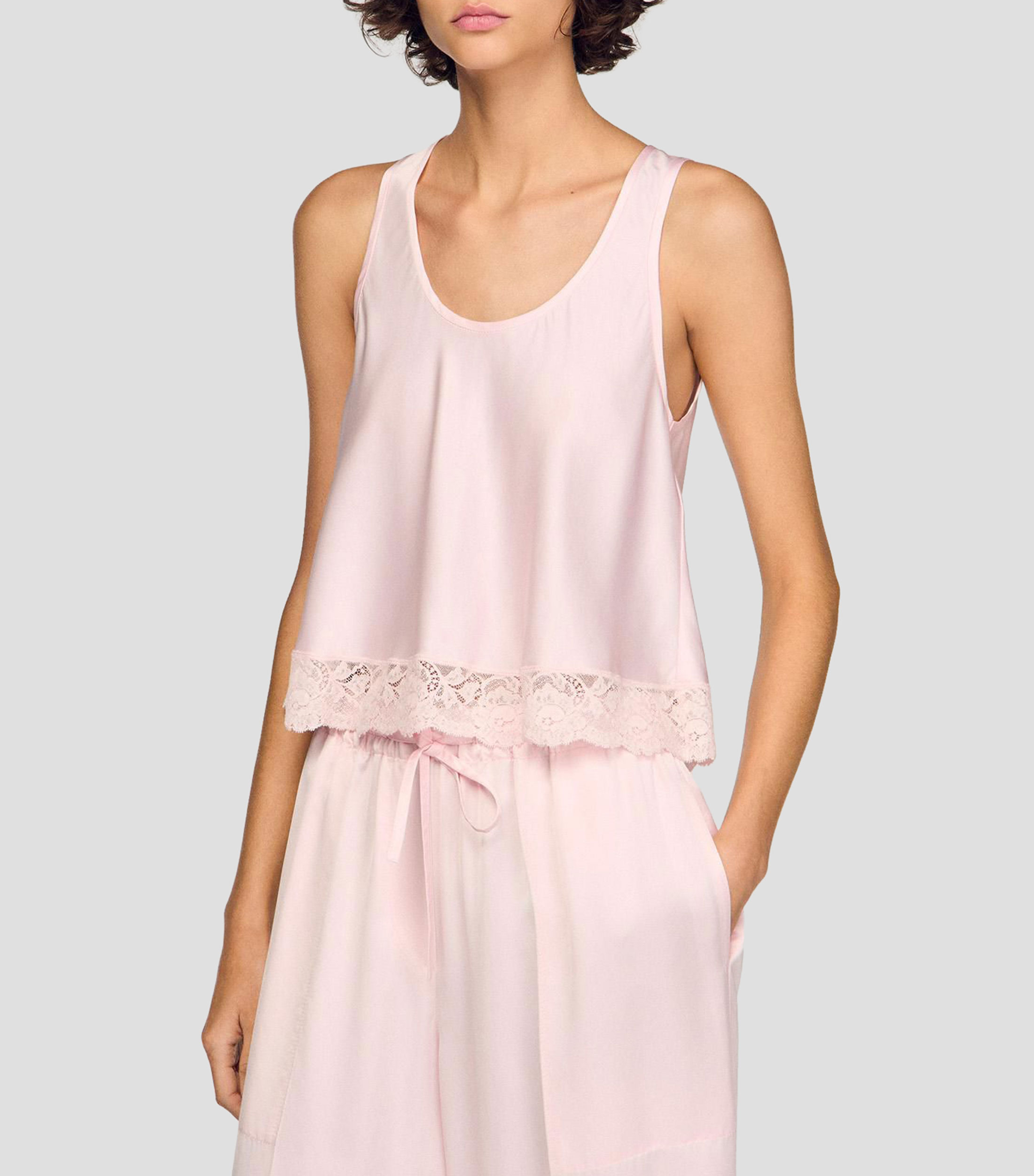Blusa lisa satinada sin mangas Mujer