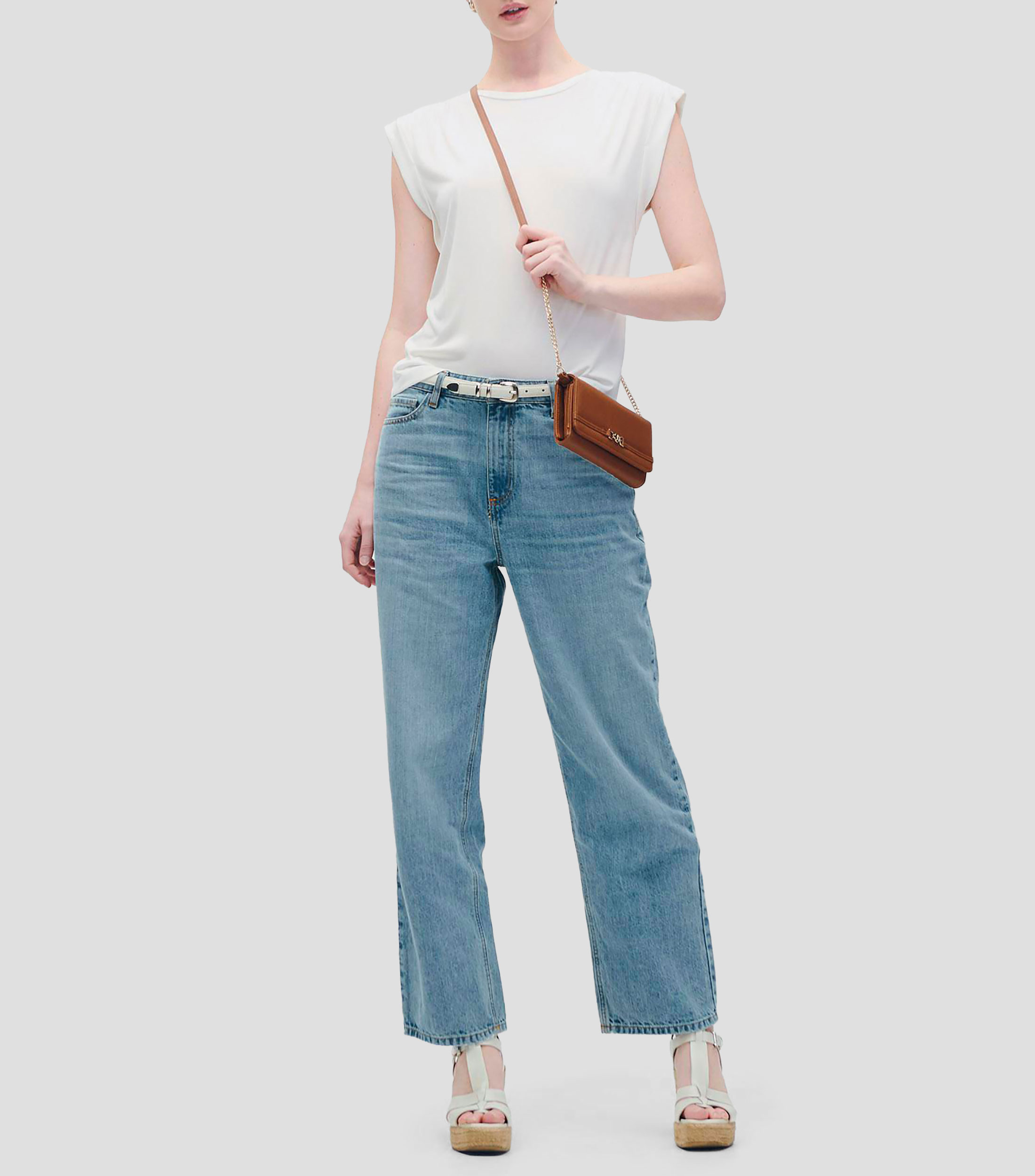 Blusa Blanca de Punto Manga Sisa Enresortado en Hombro Mujer