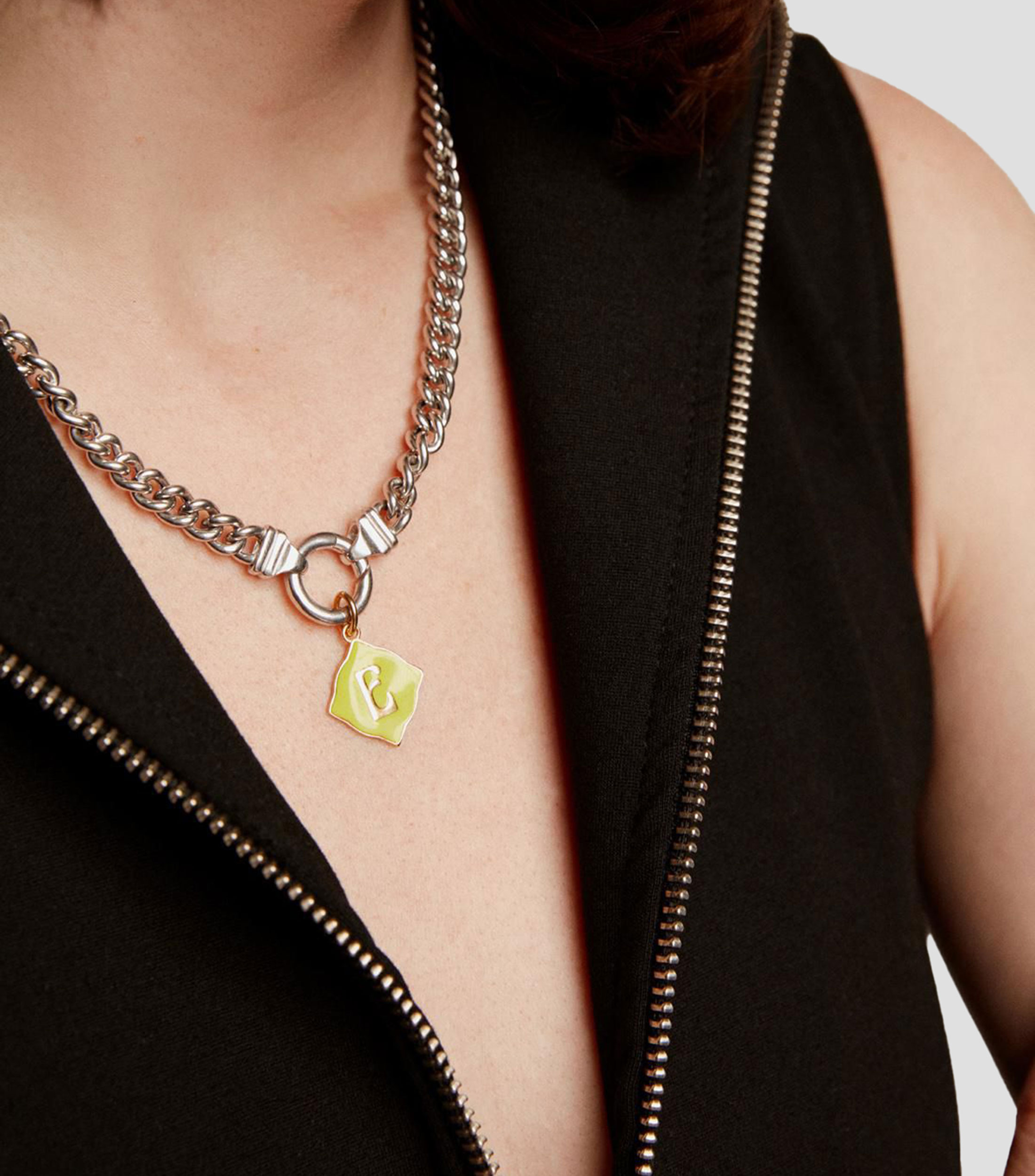 Dije inicial E en plata .925 Vibes Mujer