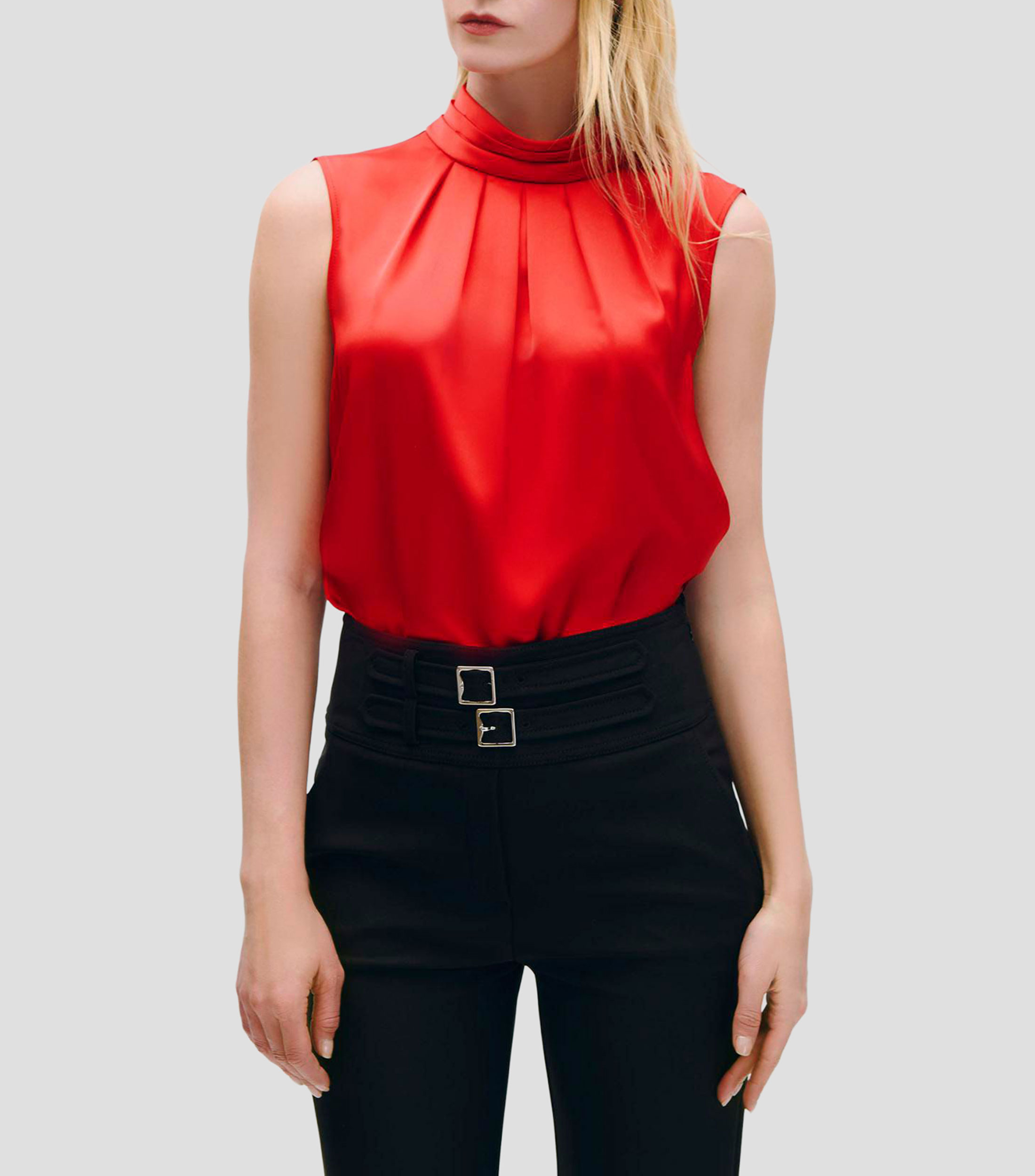 Blusa de satín cuello alto drapeado y alforzas delanteras Mujer