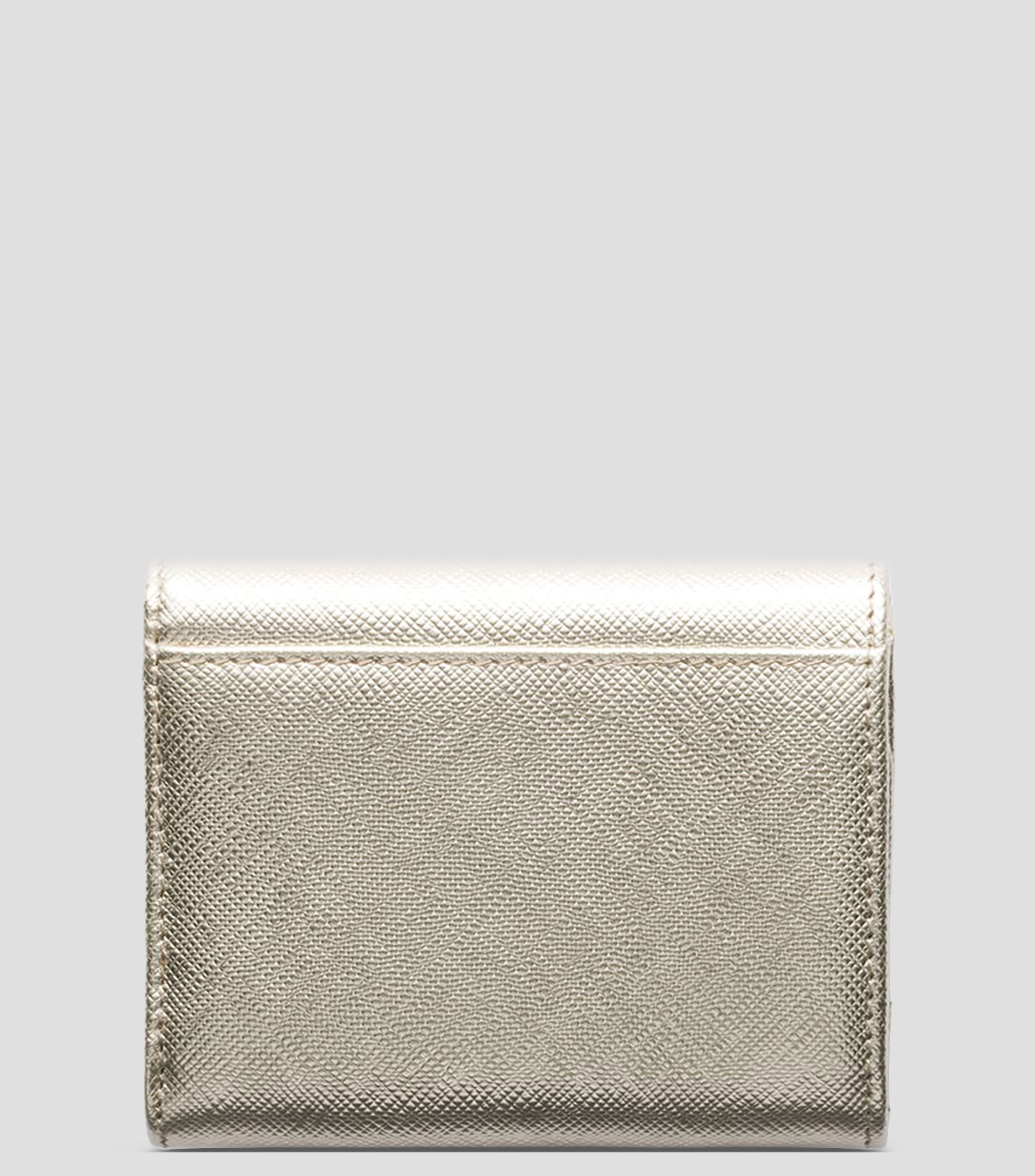 Cartera en piel con detalle texturizado Mujer