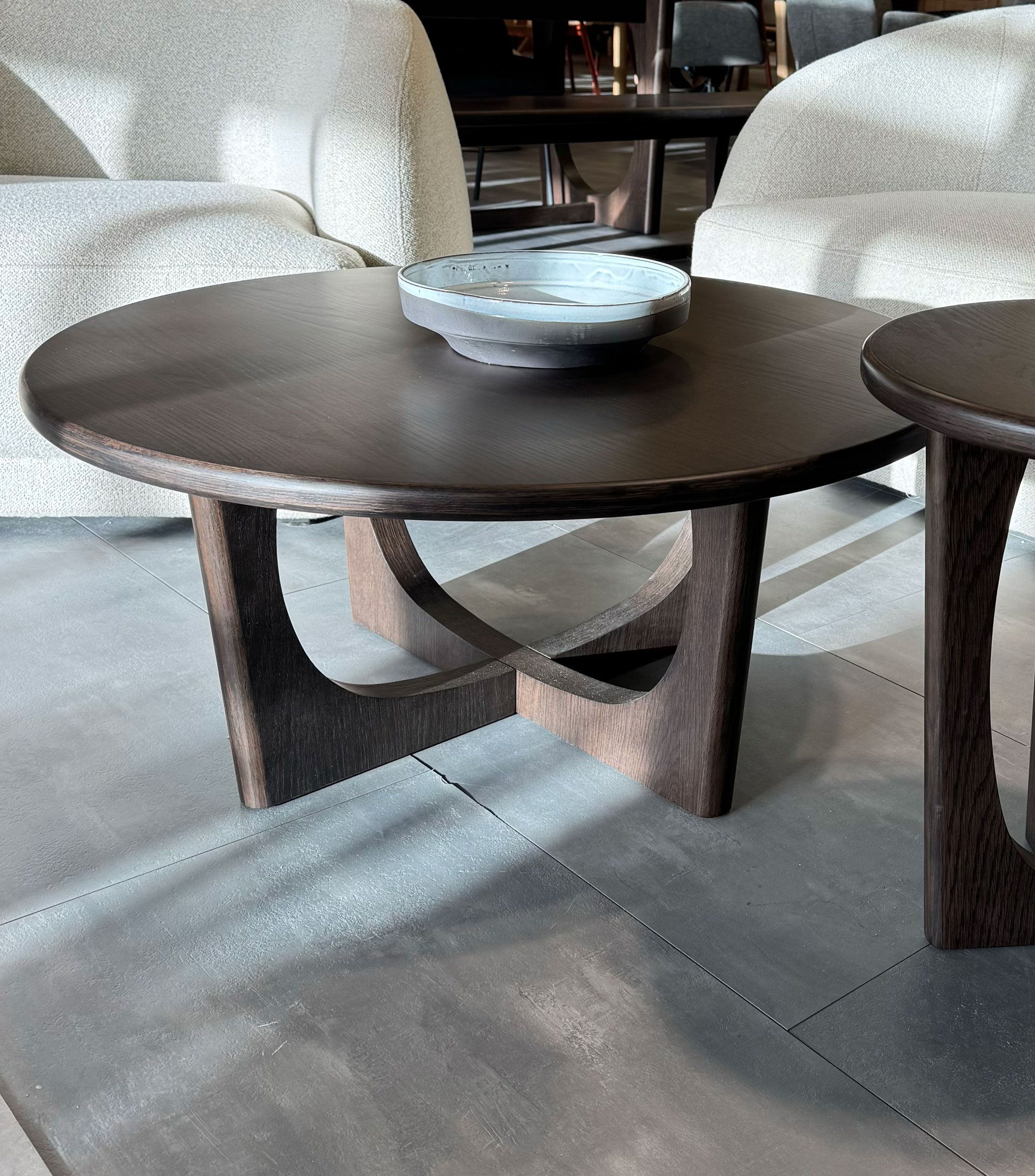 Mesa Lateral Flow en madera
