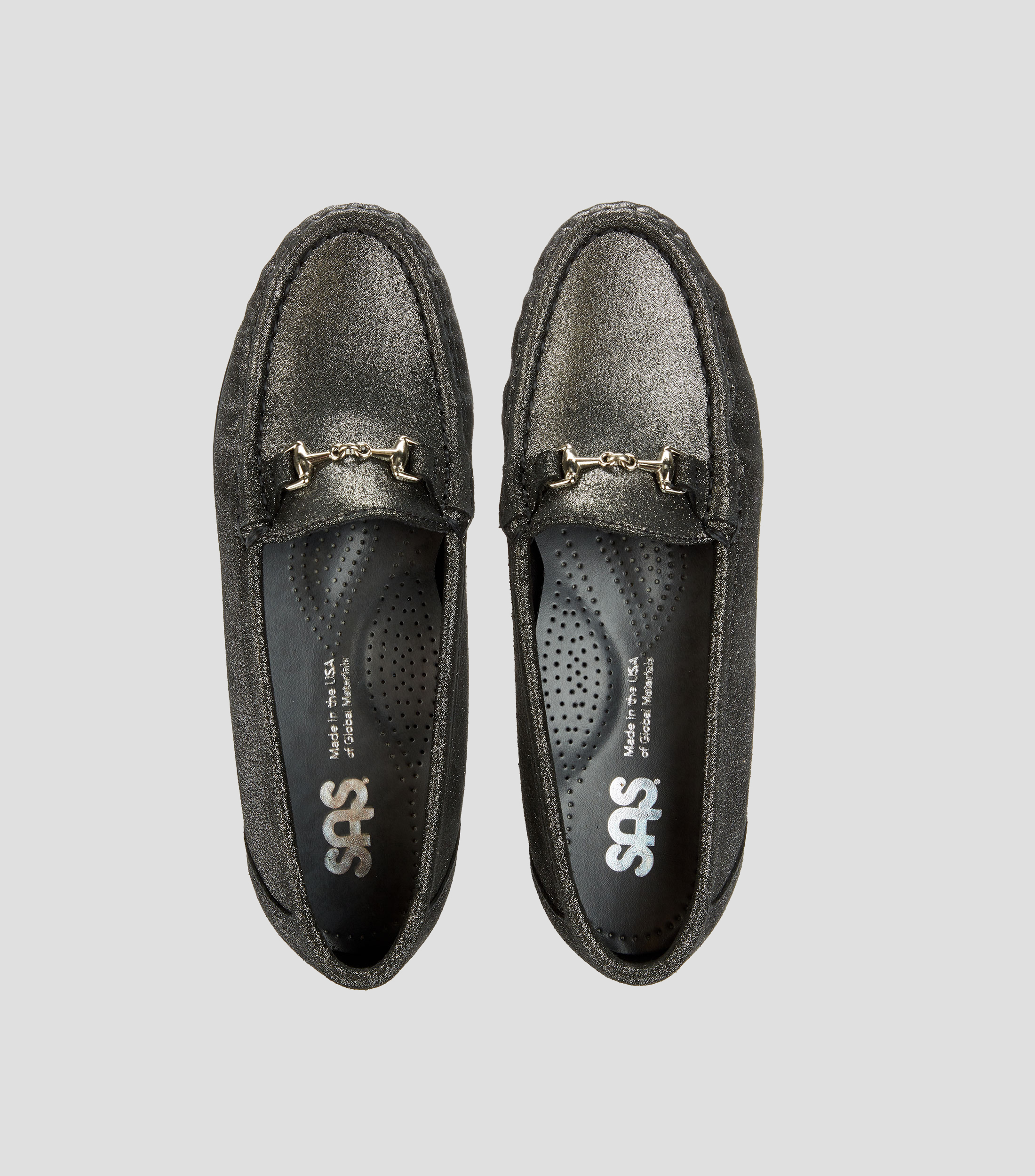 Mocasín Horma mediana, terminado negro con brillos y detalle de hebilla metálica Mujer