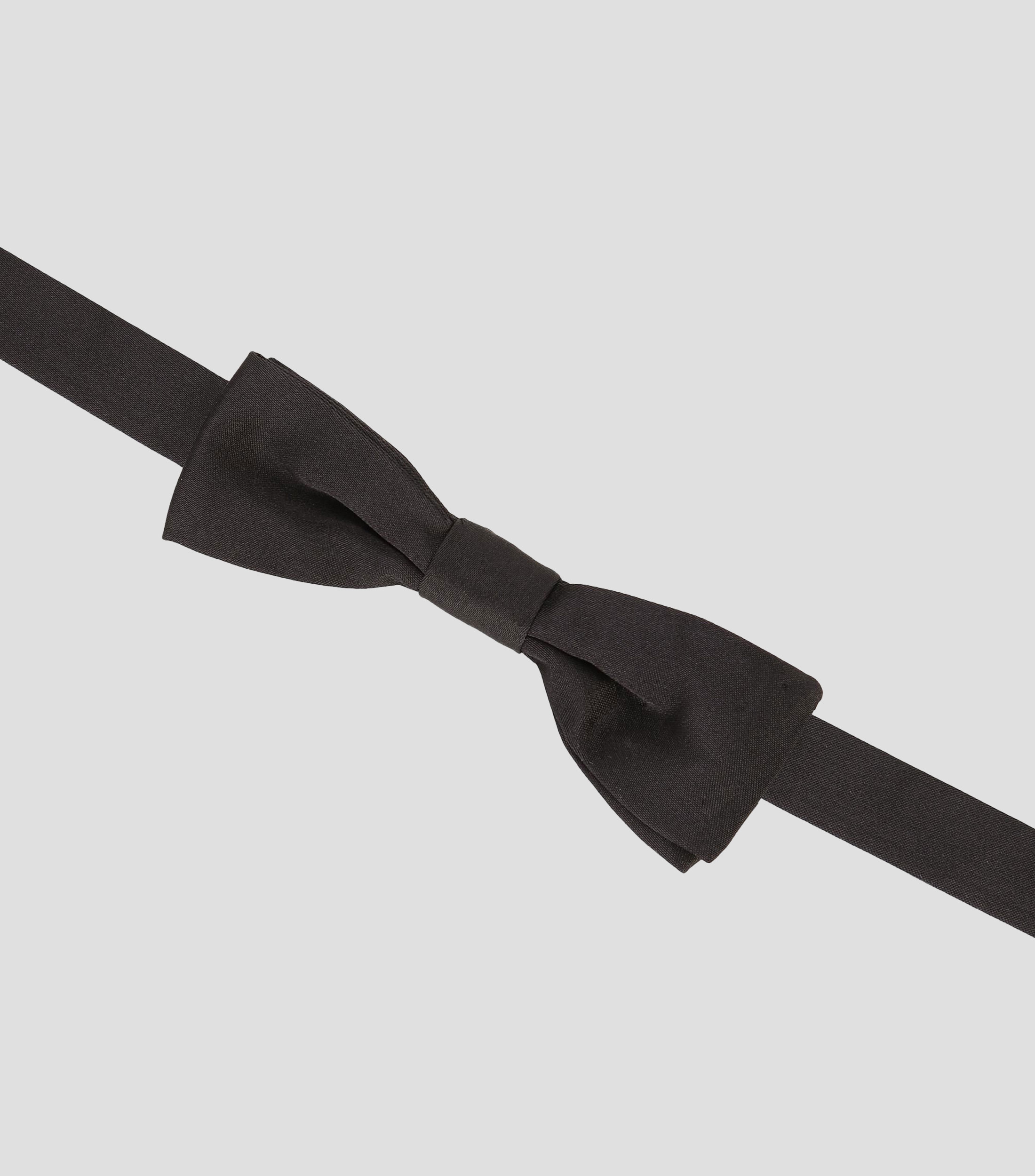 Corbata de moño en seda negro liso