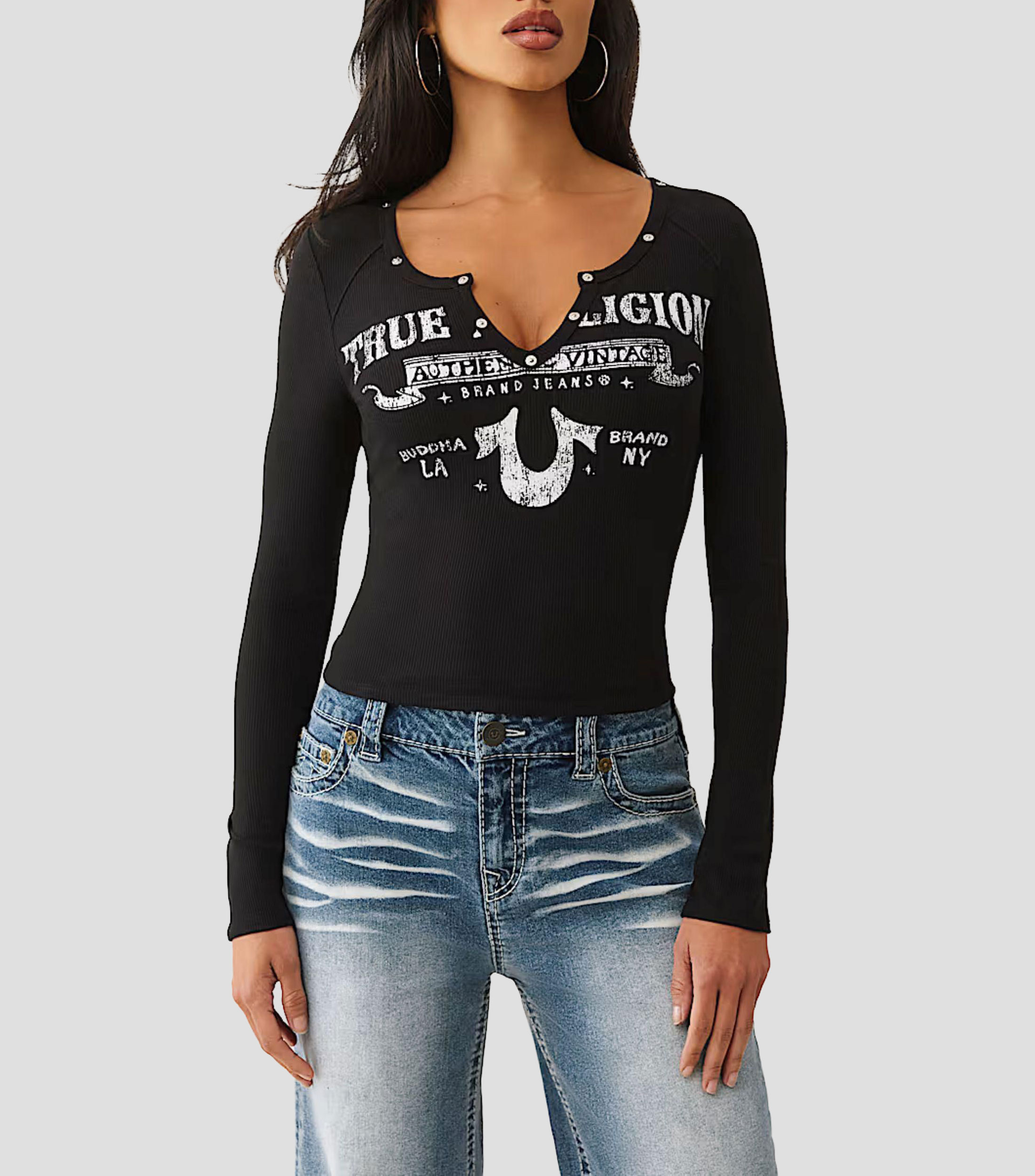 Playera cuello V manga larga estampado Mujer