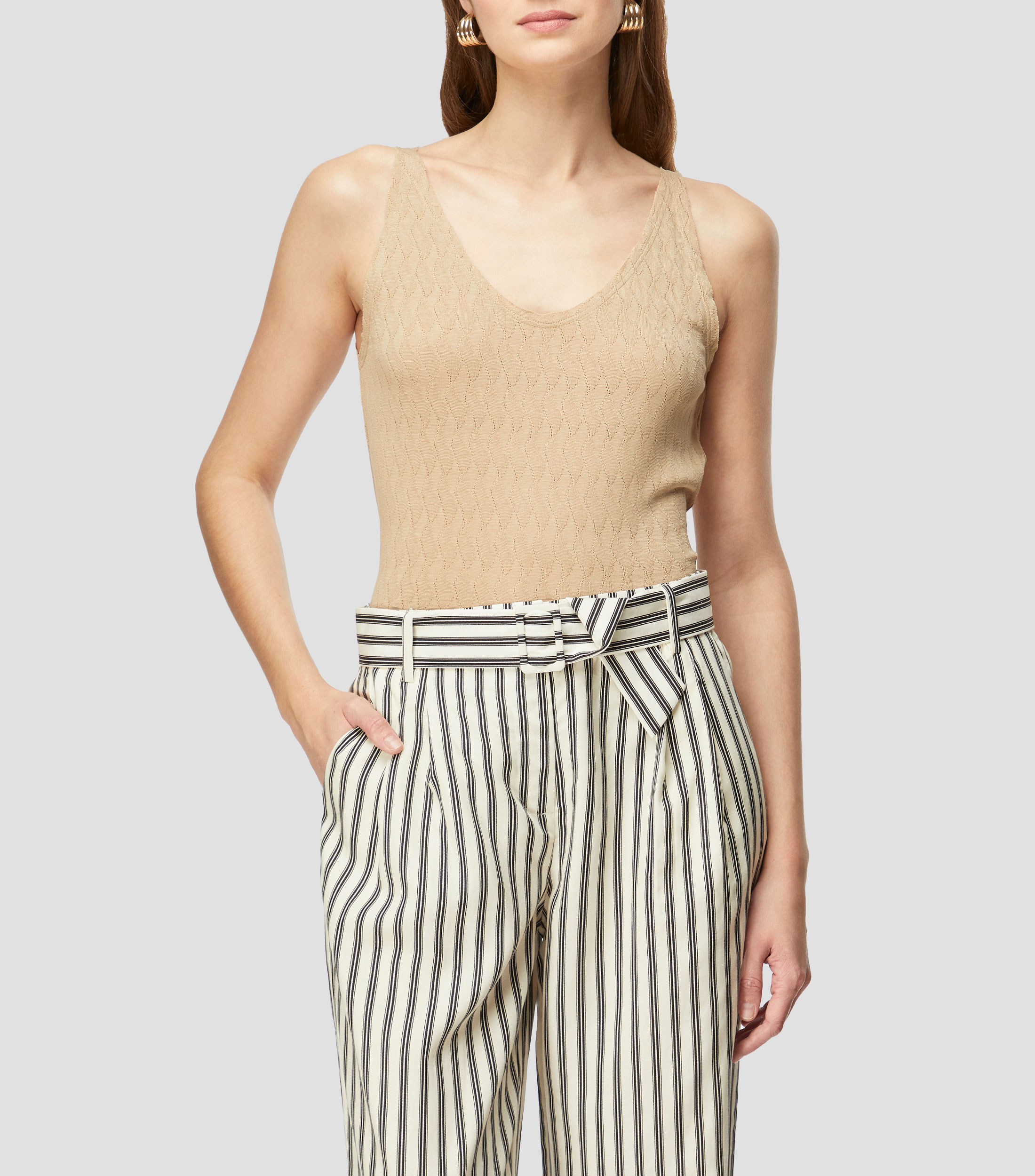 Blusa lisa sin mangas Mujer