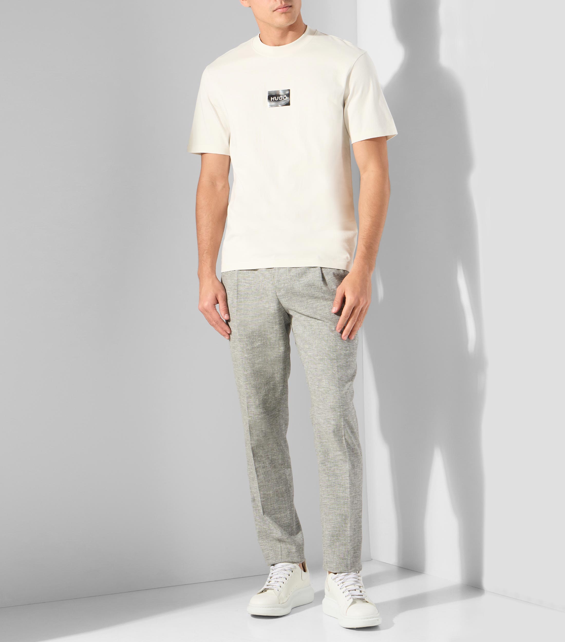 Playera de punto de algodón con parche de logo de carey Hombre