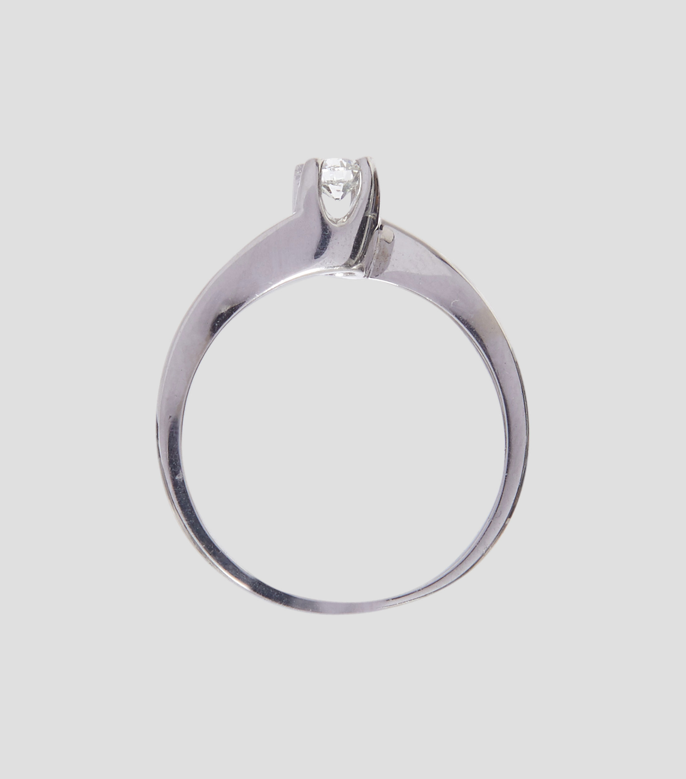Anillo solitario en oro blanco de 14 Kts Mujer