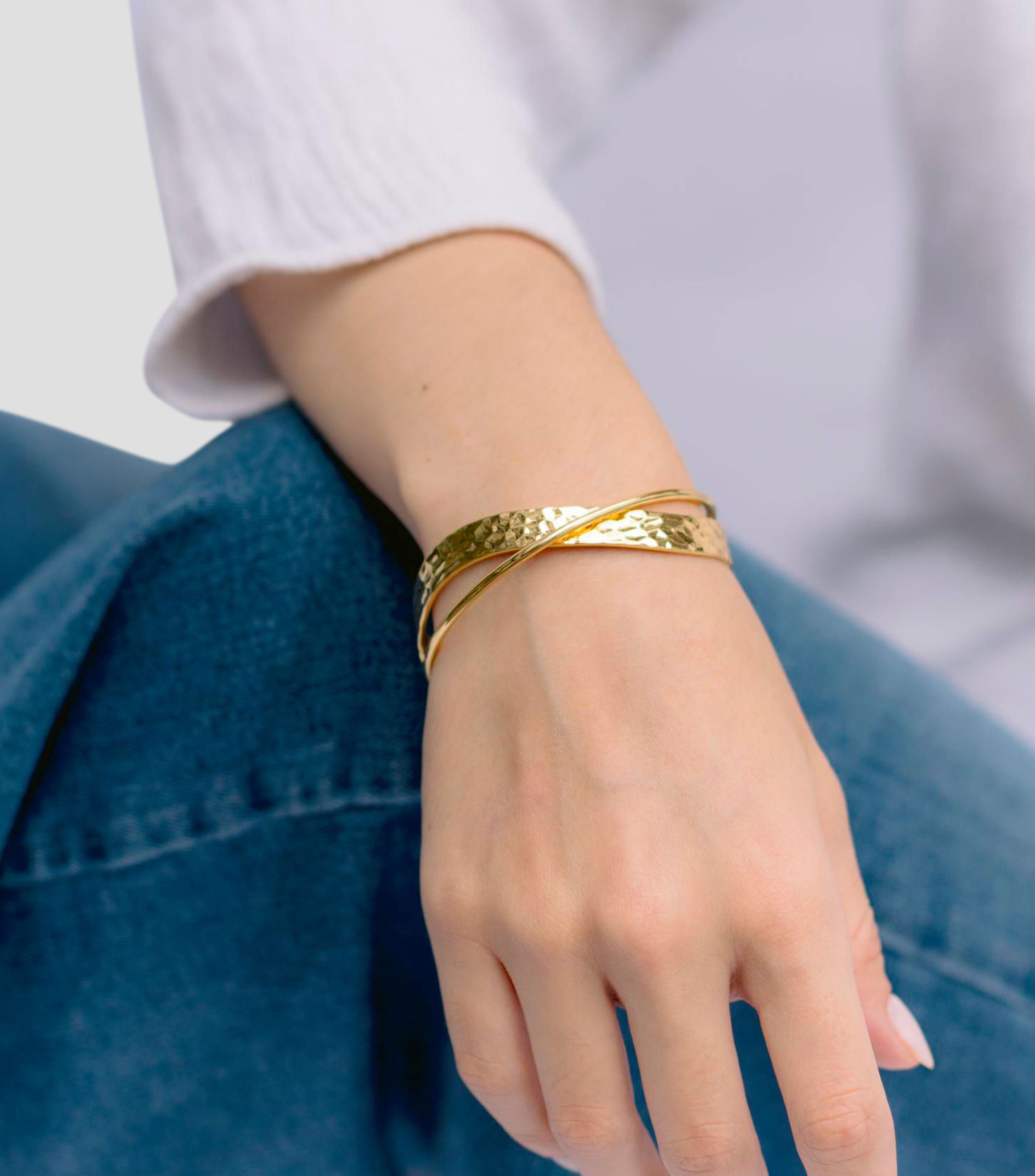 Pulsera cruzada martillado Mujer