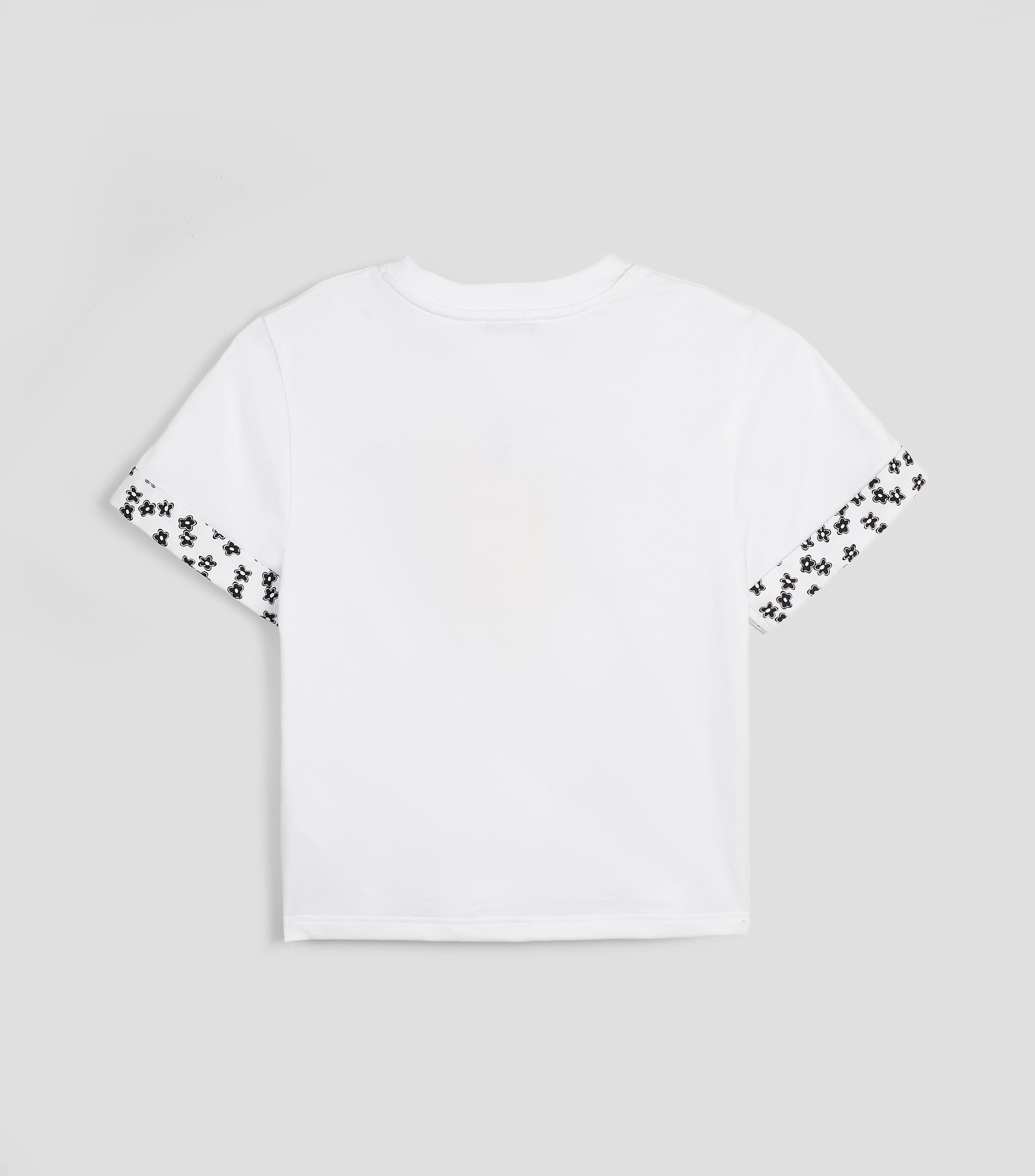 Playera cuello redondo manga corta con estampado Niña