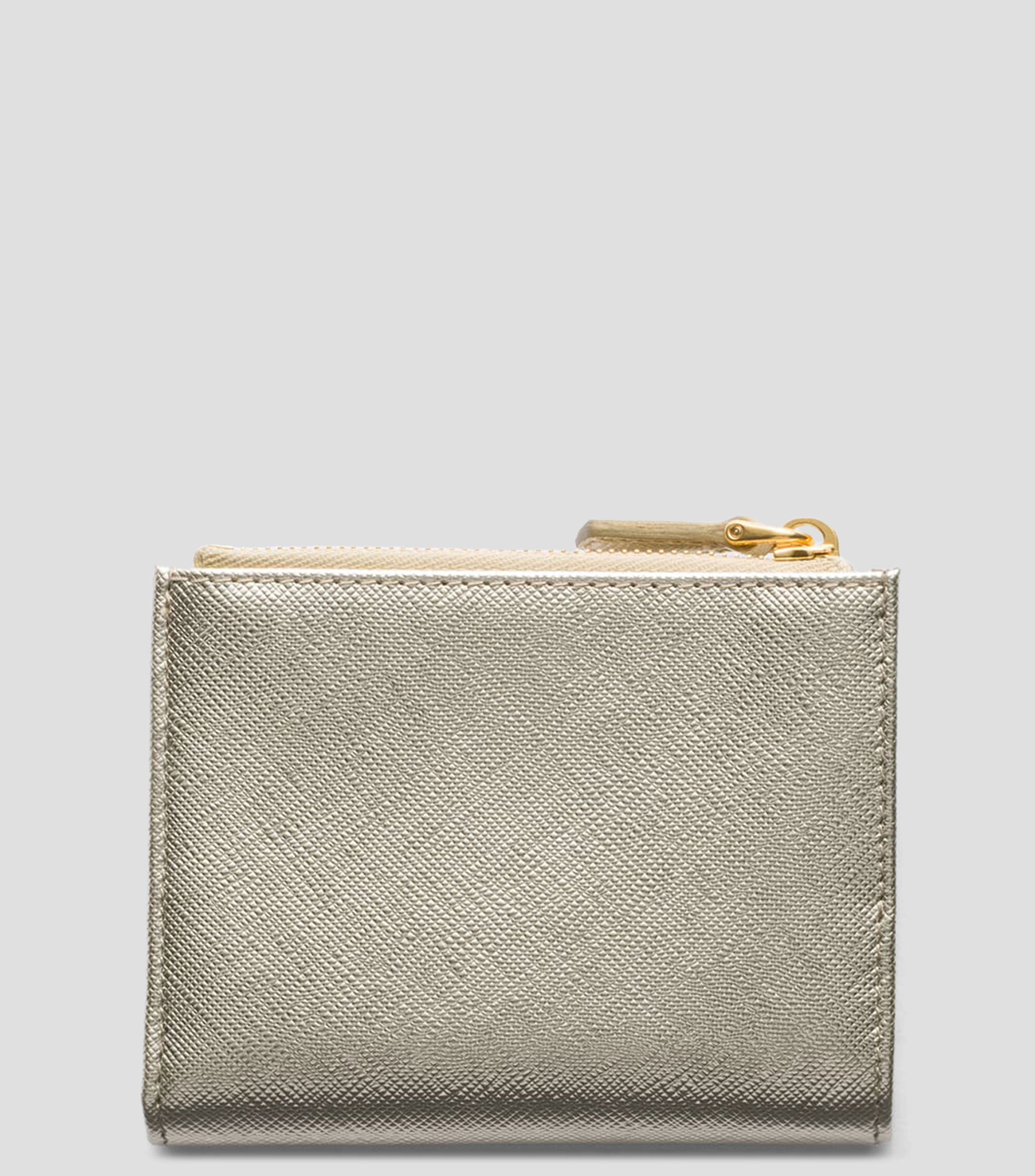 Cartera en piel con detalle texturizado Mujer