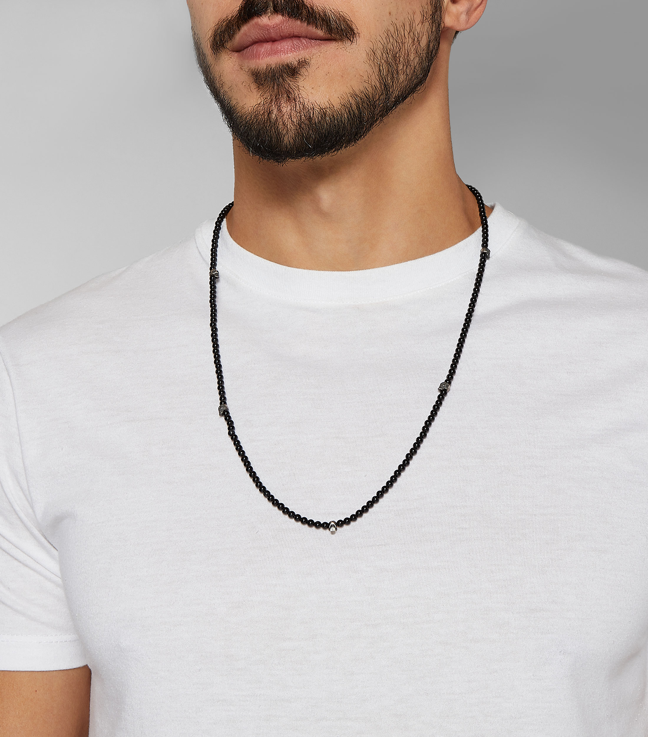 Collar de Obsidiana con 5 Calaveras Hombre