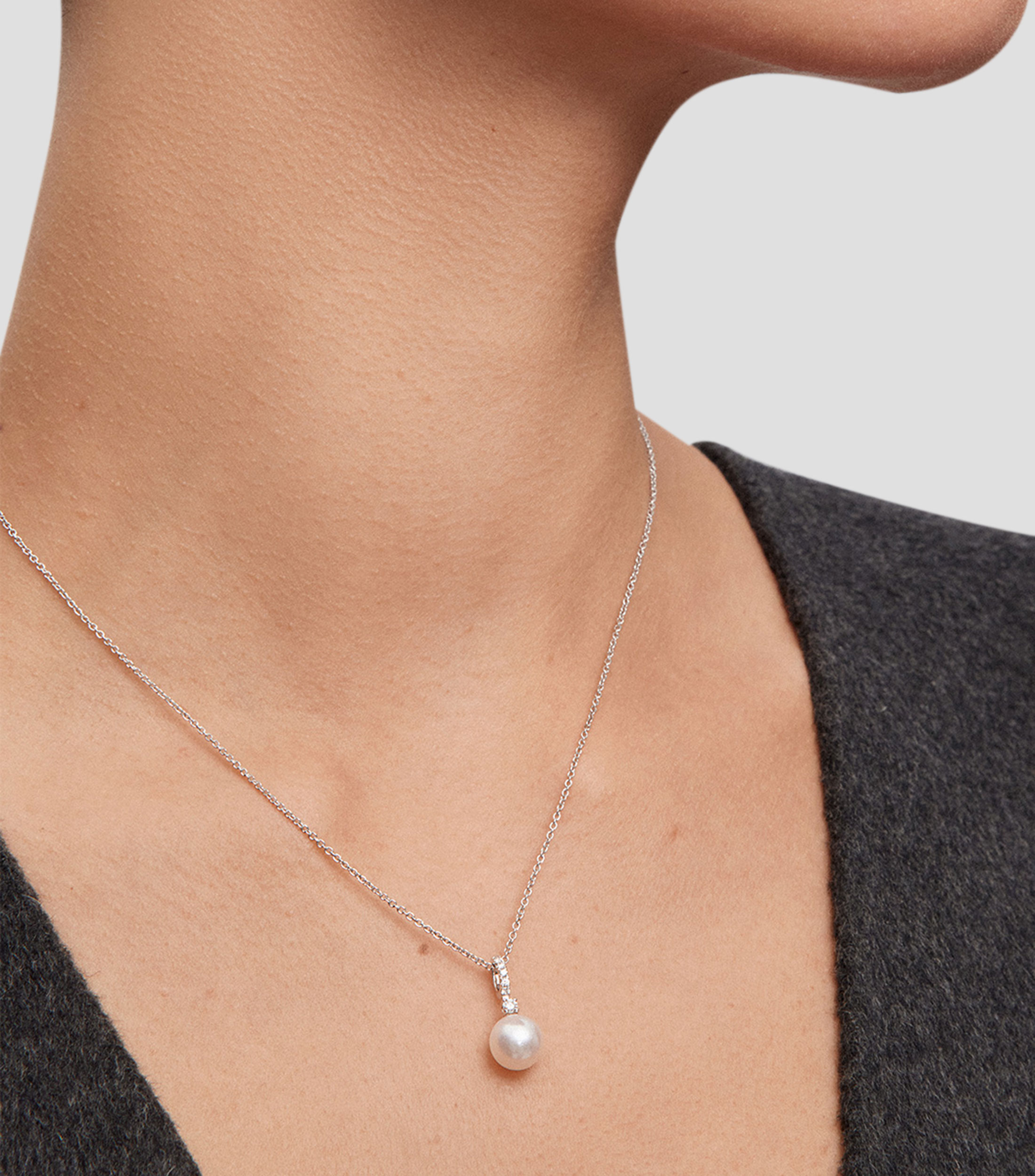 Collar con perla akoya en oro blanco 18 kilates con diamantes Mujer