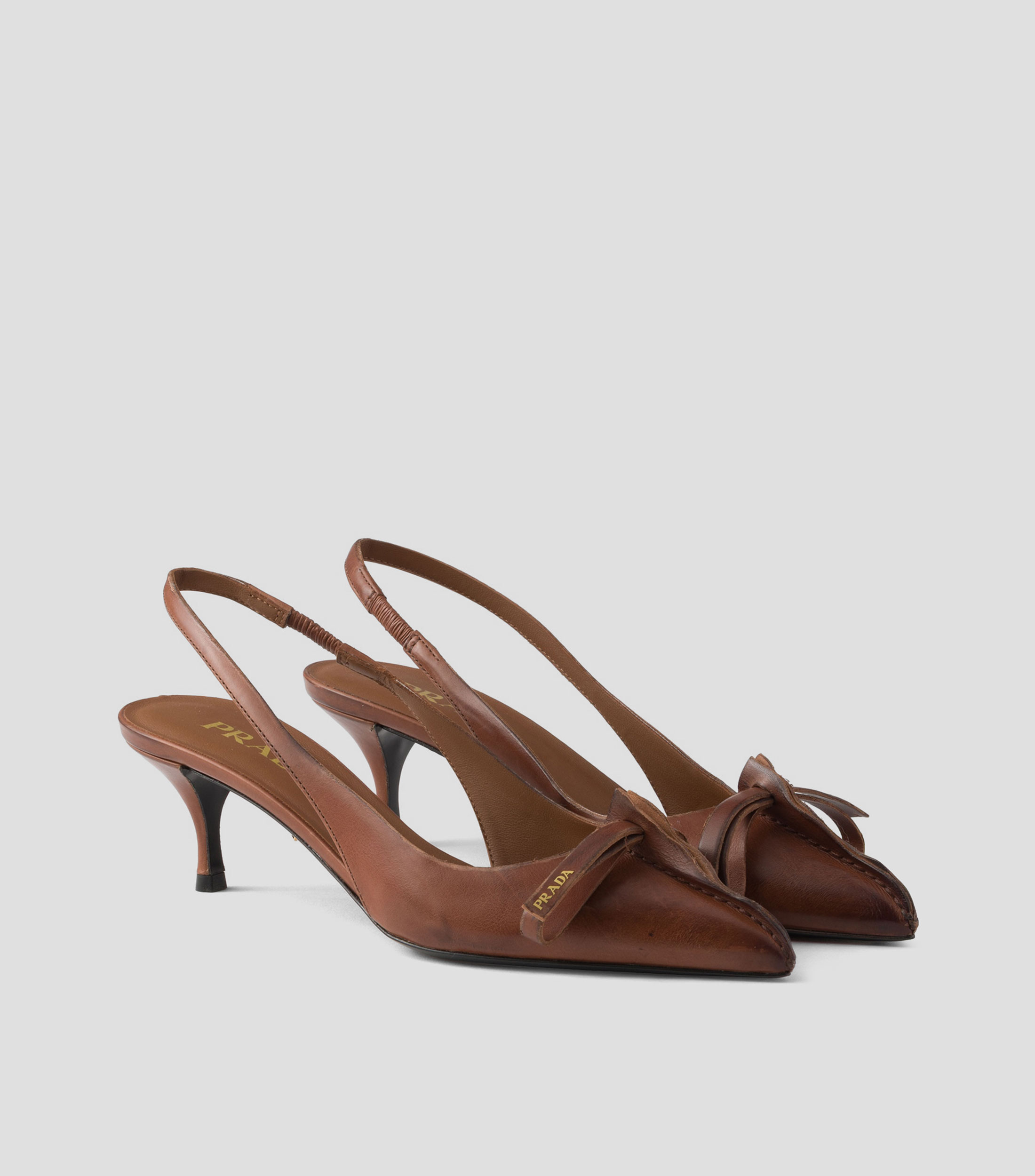 Zapatillas en piel de tacón bajo de aguja Mujer