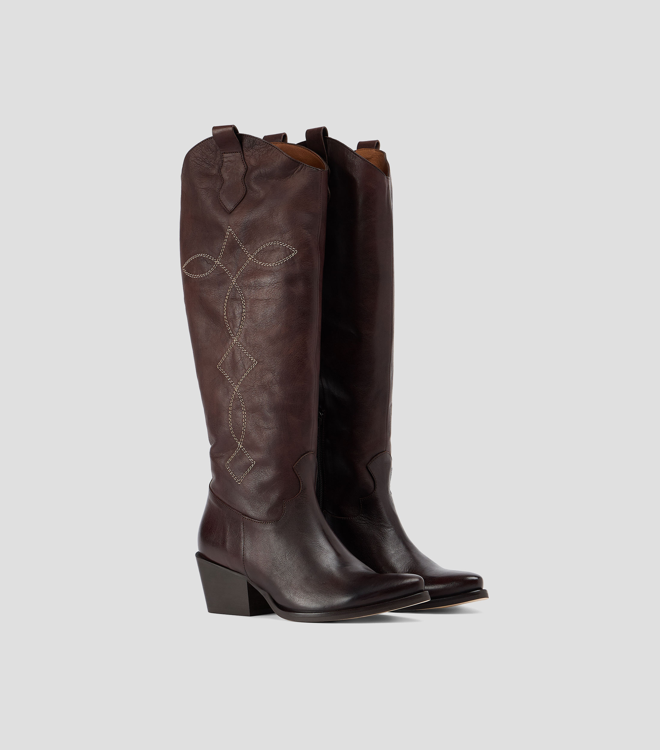 Botas largas en piel con tacón bajo cuadrado Mujer