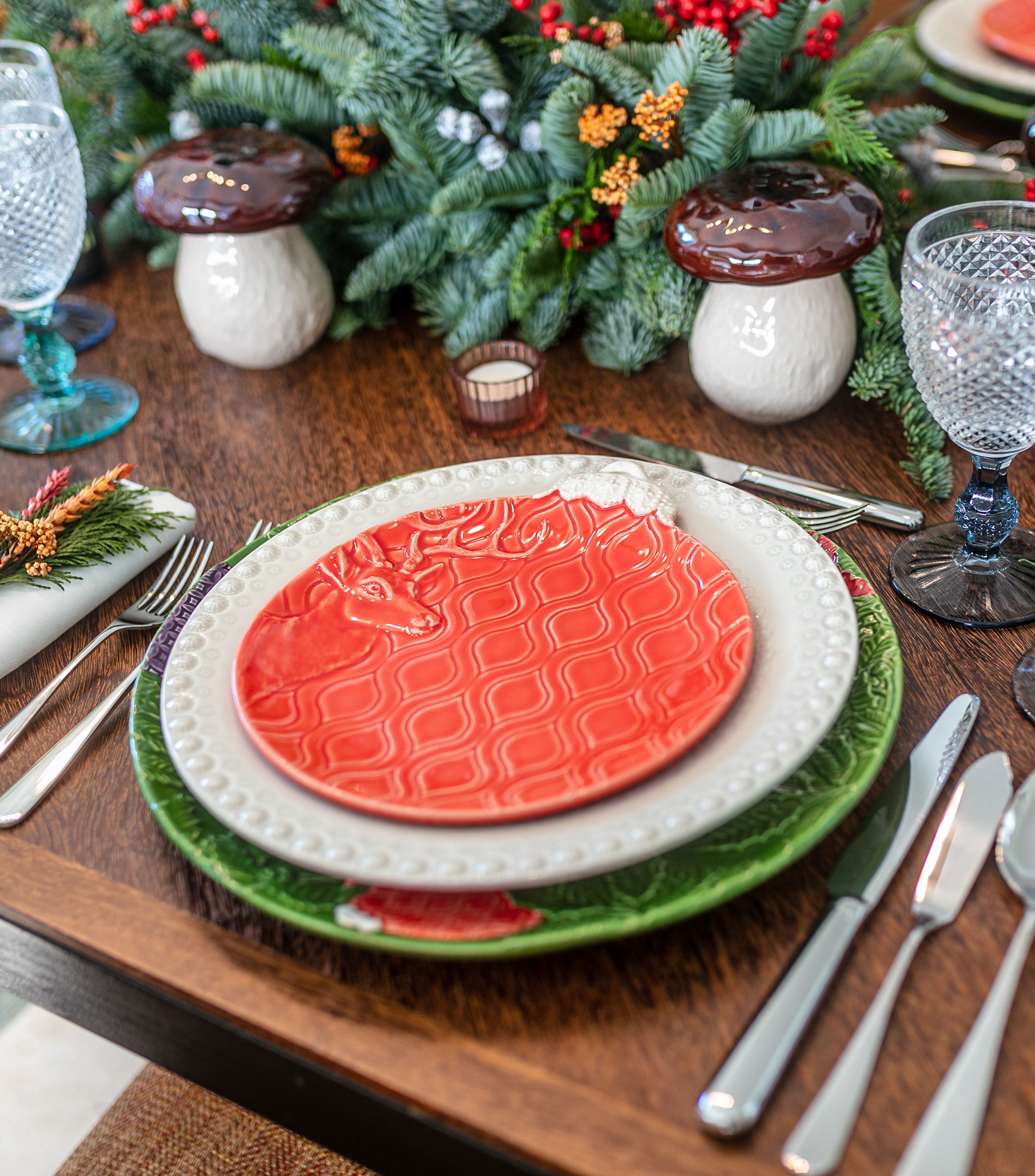 Plato para fruta con esfera de navidad
