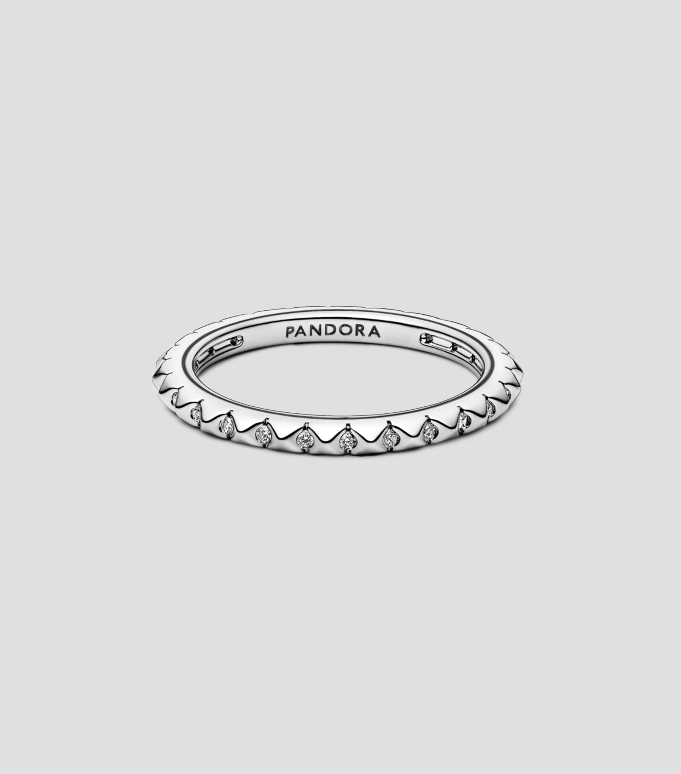 Anillo en plata con incrustaciones de Zirconia cúbica Mujer