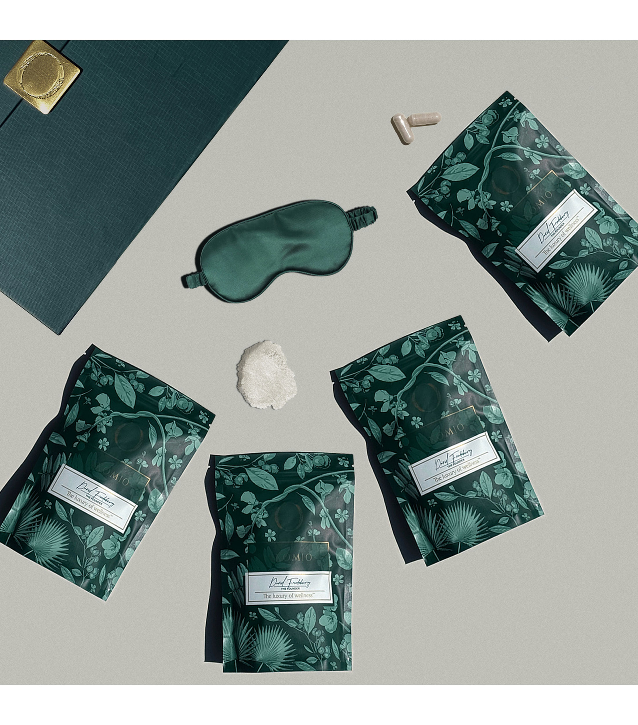 Set Holiday Essentials 2024