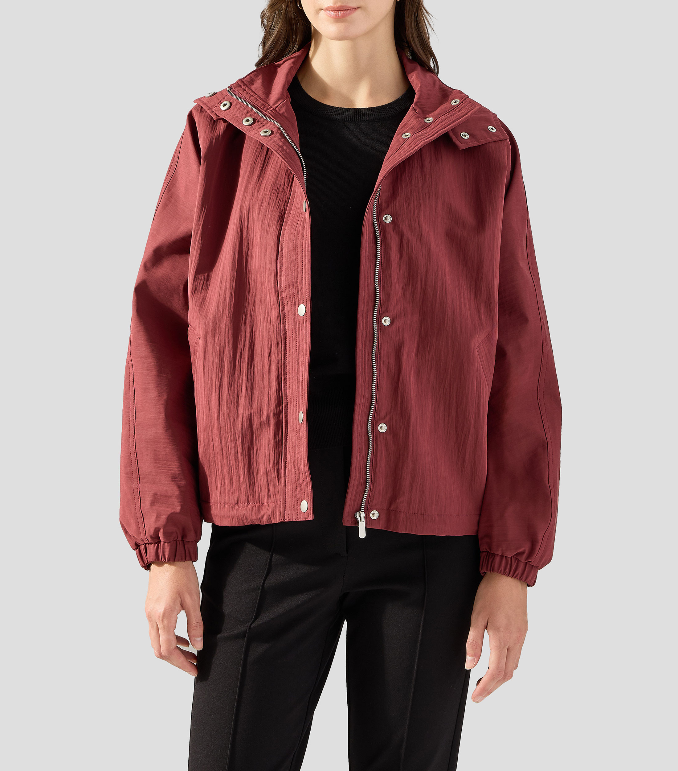 Chamarra Bomber con capucha Mujer