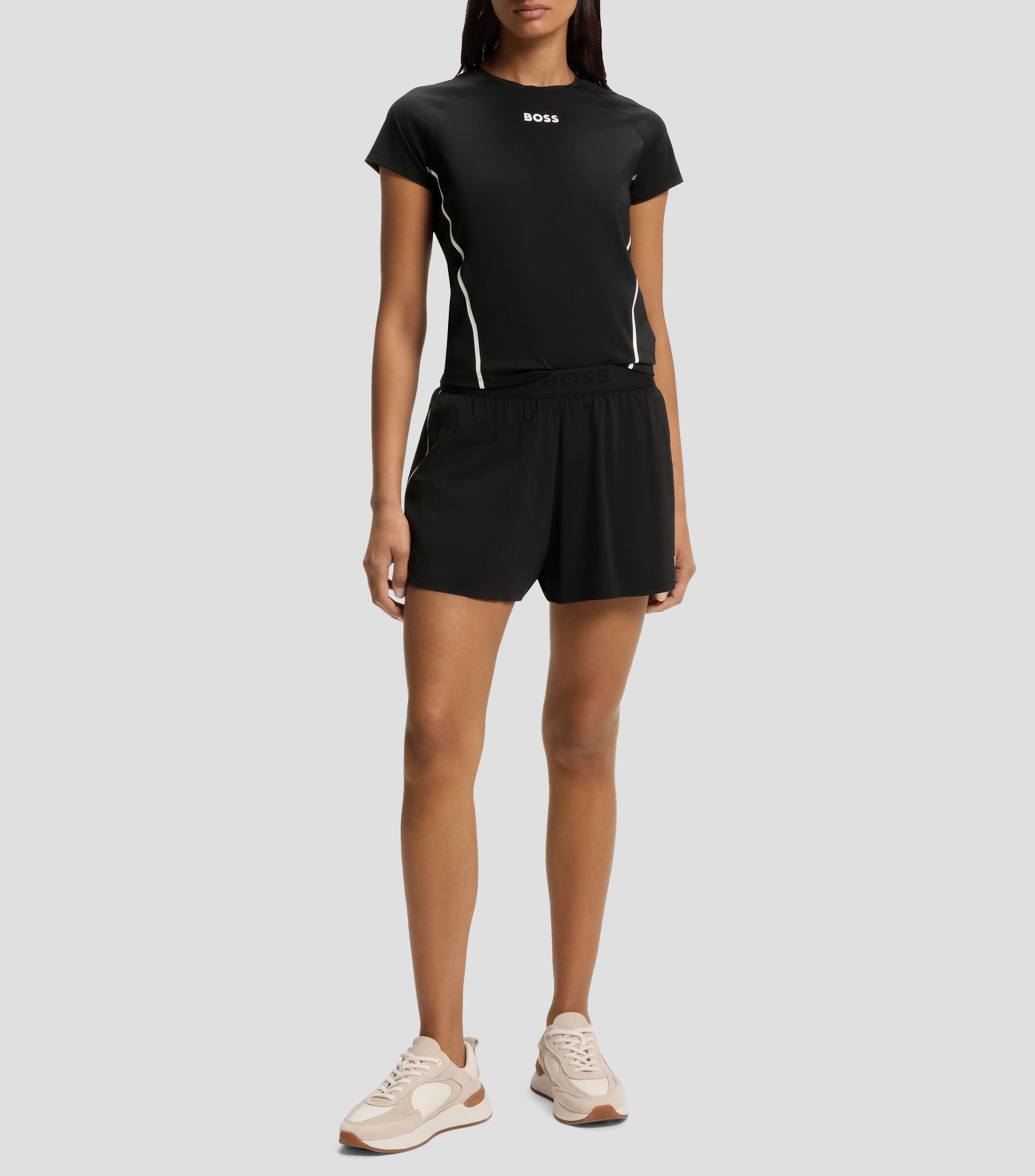 Playera cuello redondo manga corta con logo estampado Mujer