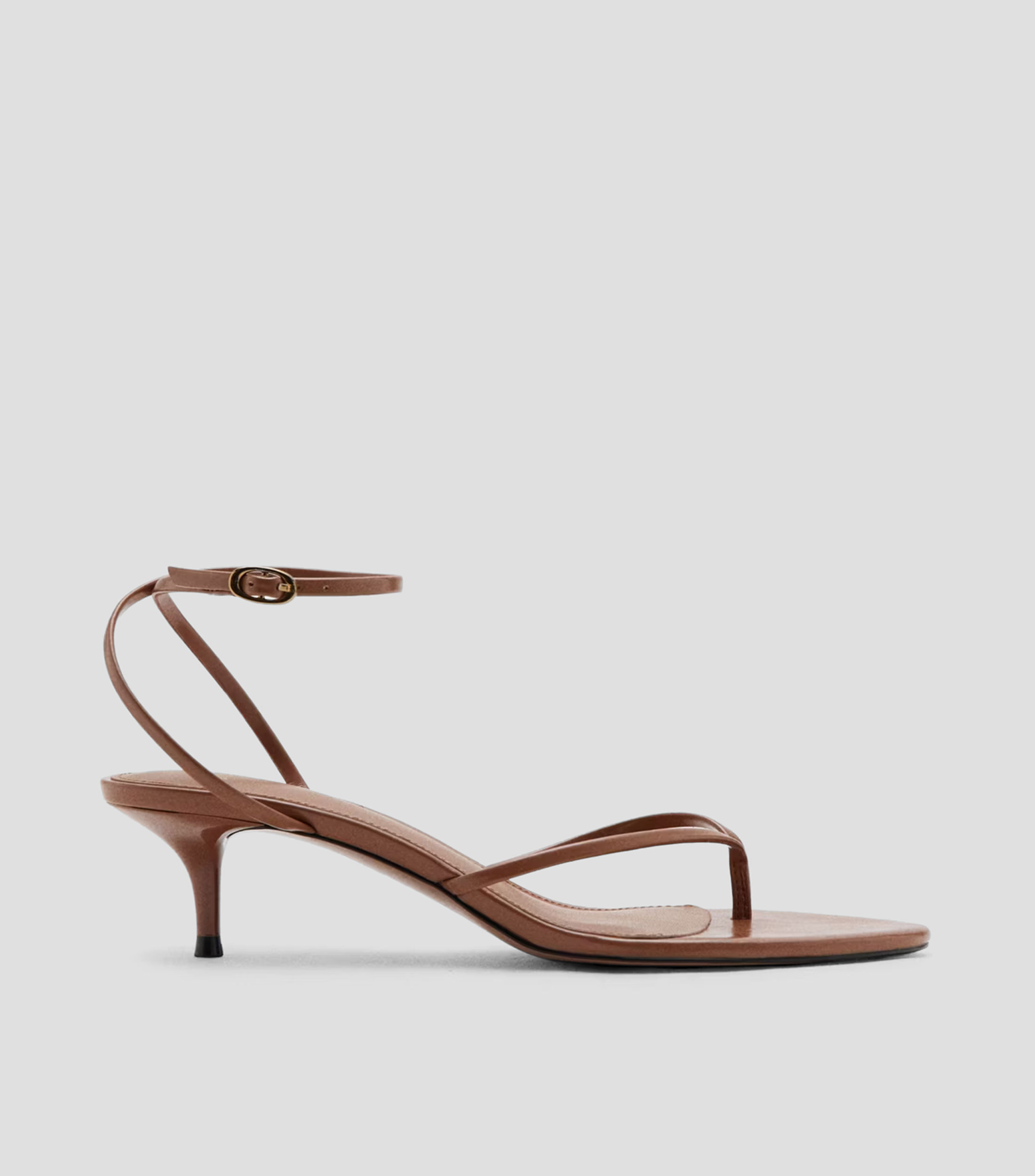 Sandalias con tacón bajo y delgado Mujer