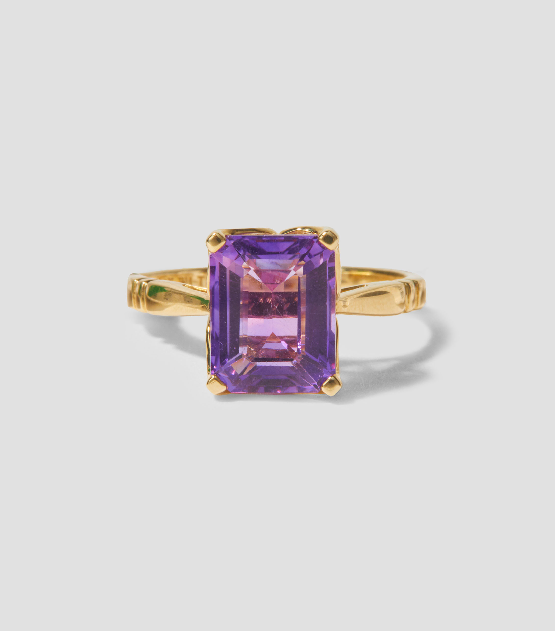 Anillo en oro de 14 kilates con amatista Mujer