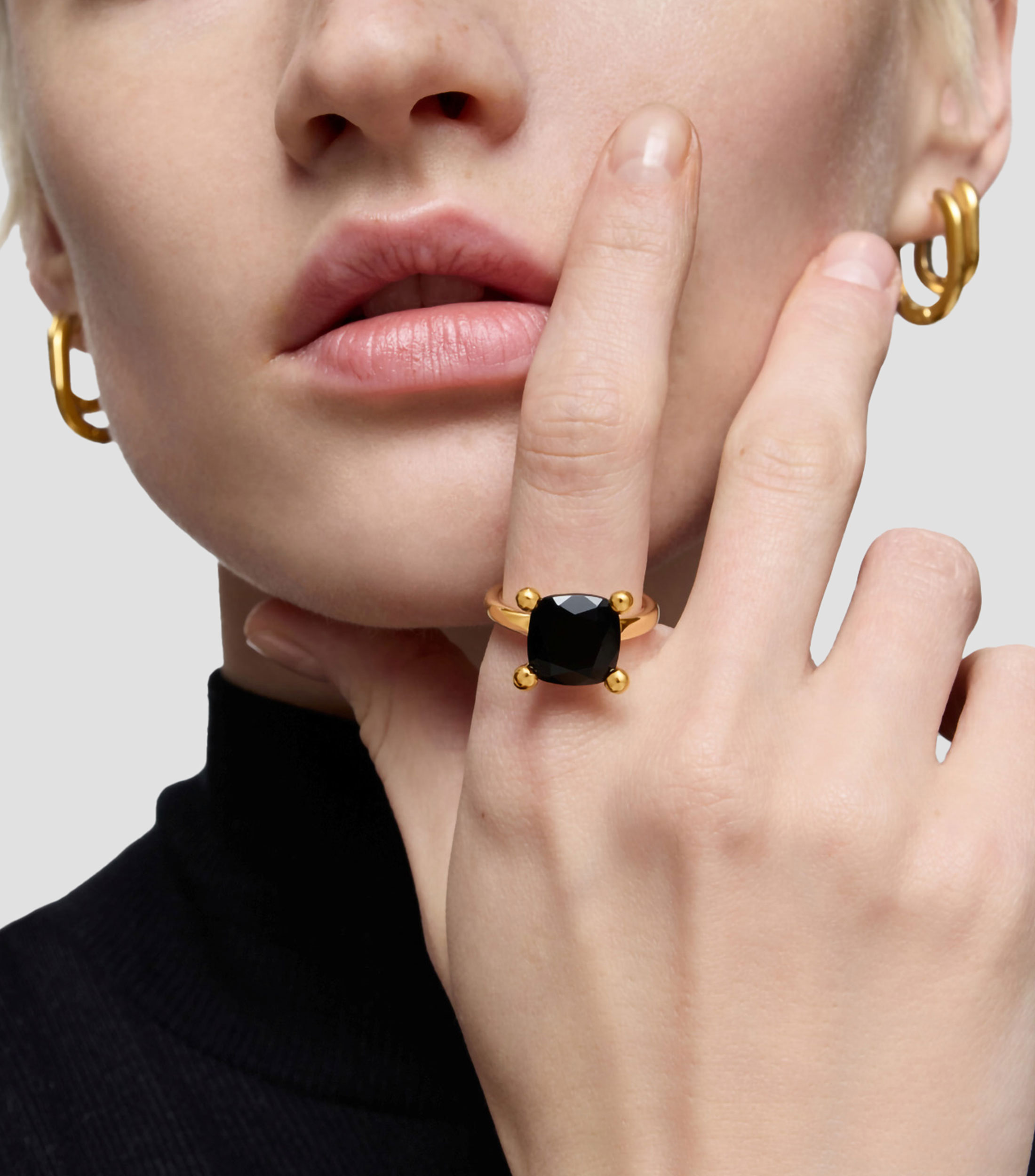 Anillo en plata con onix Mujer
