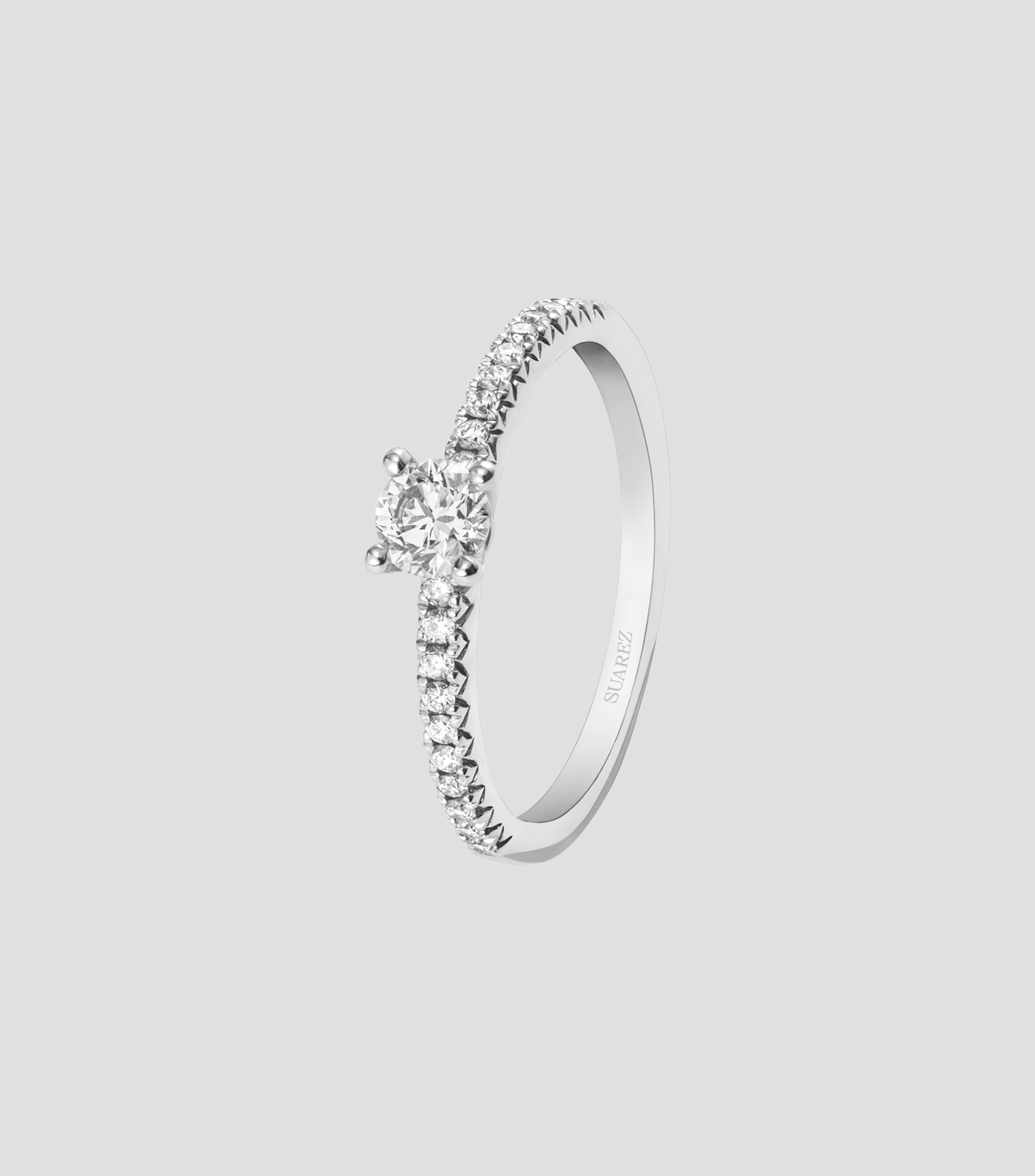Anillo solitario de compromiso en Oro blanco de 18 Kilates con diamantes Mujer