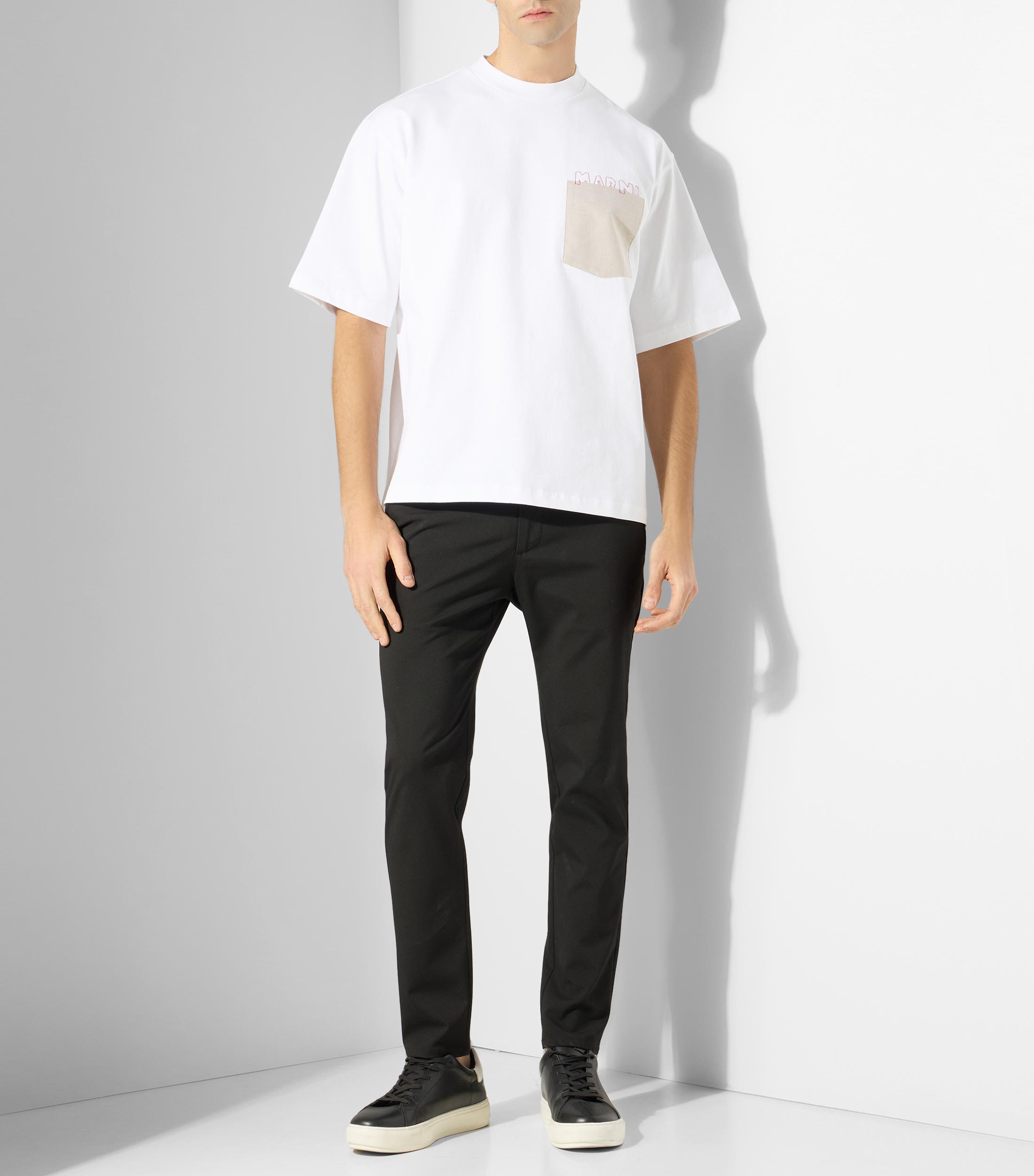 Playera de cuello redondo con manga corta lisa Hombre