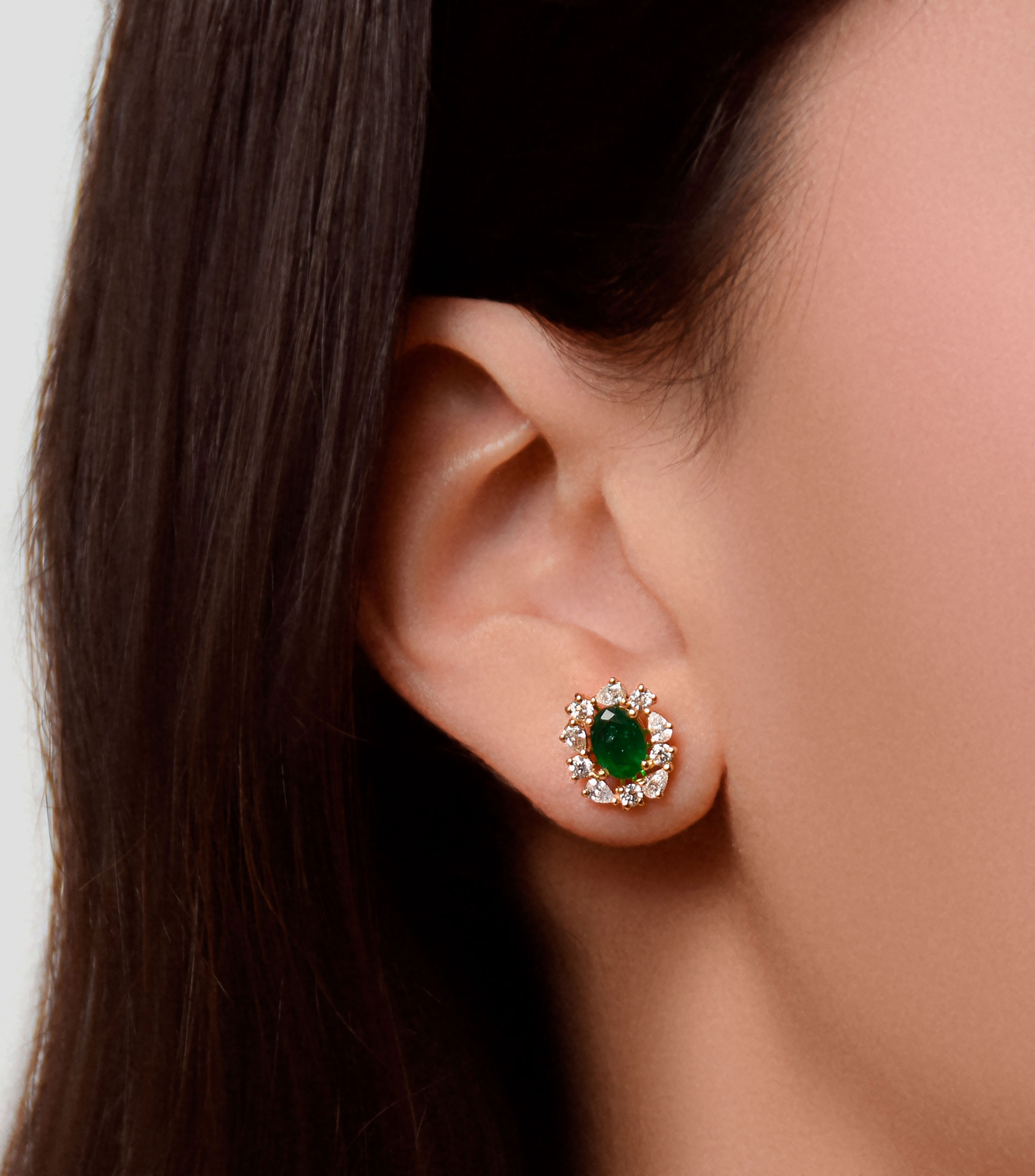 Broqueles en oro amarillo de 14 kilates con diamantes y esmeralda Mujer