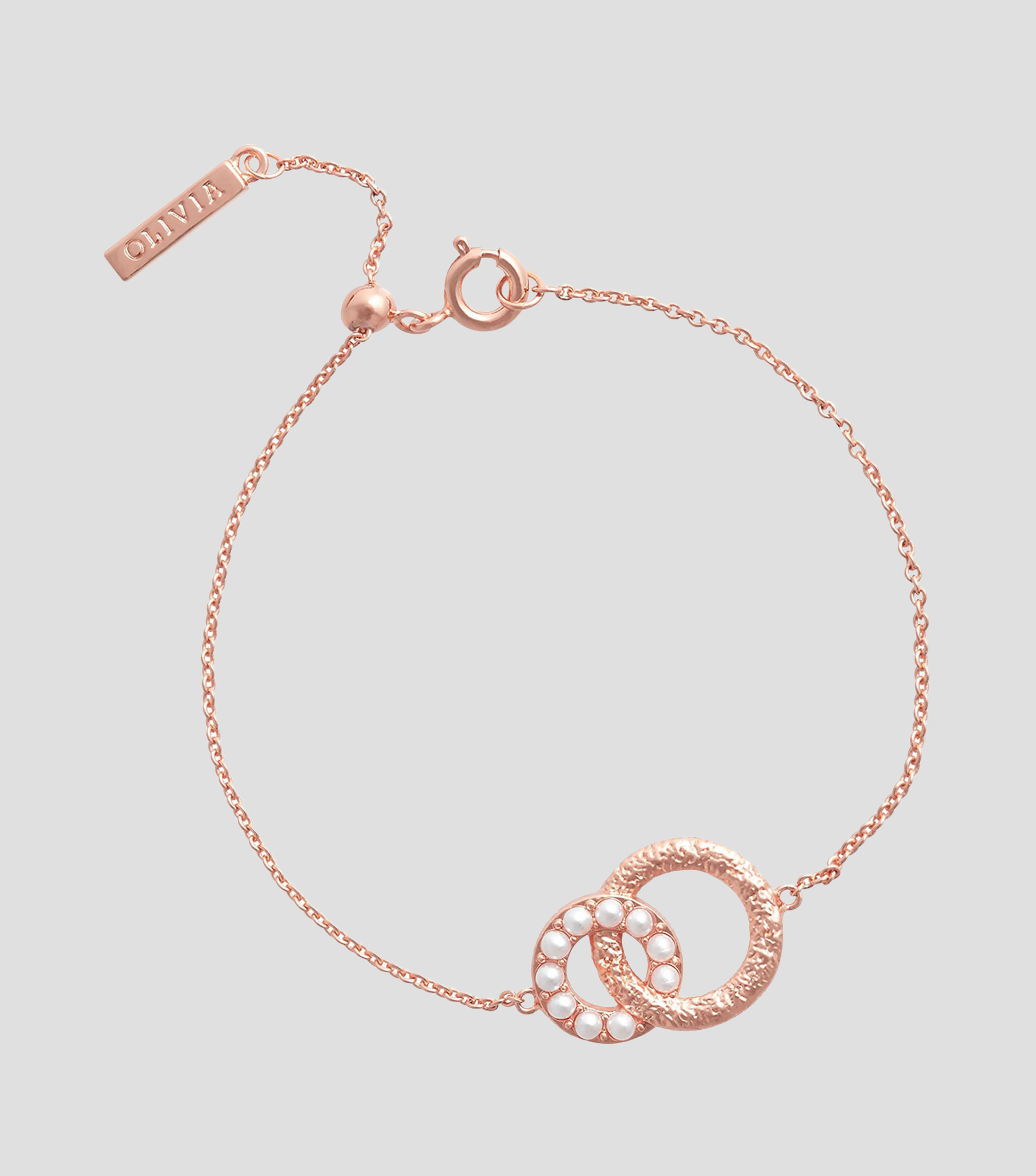 Pulsera con dije de aros entrelazados con perlas Classics Mujer