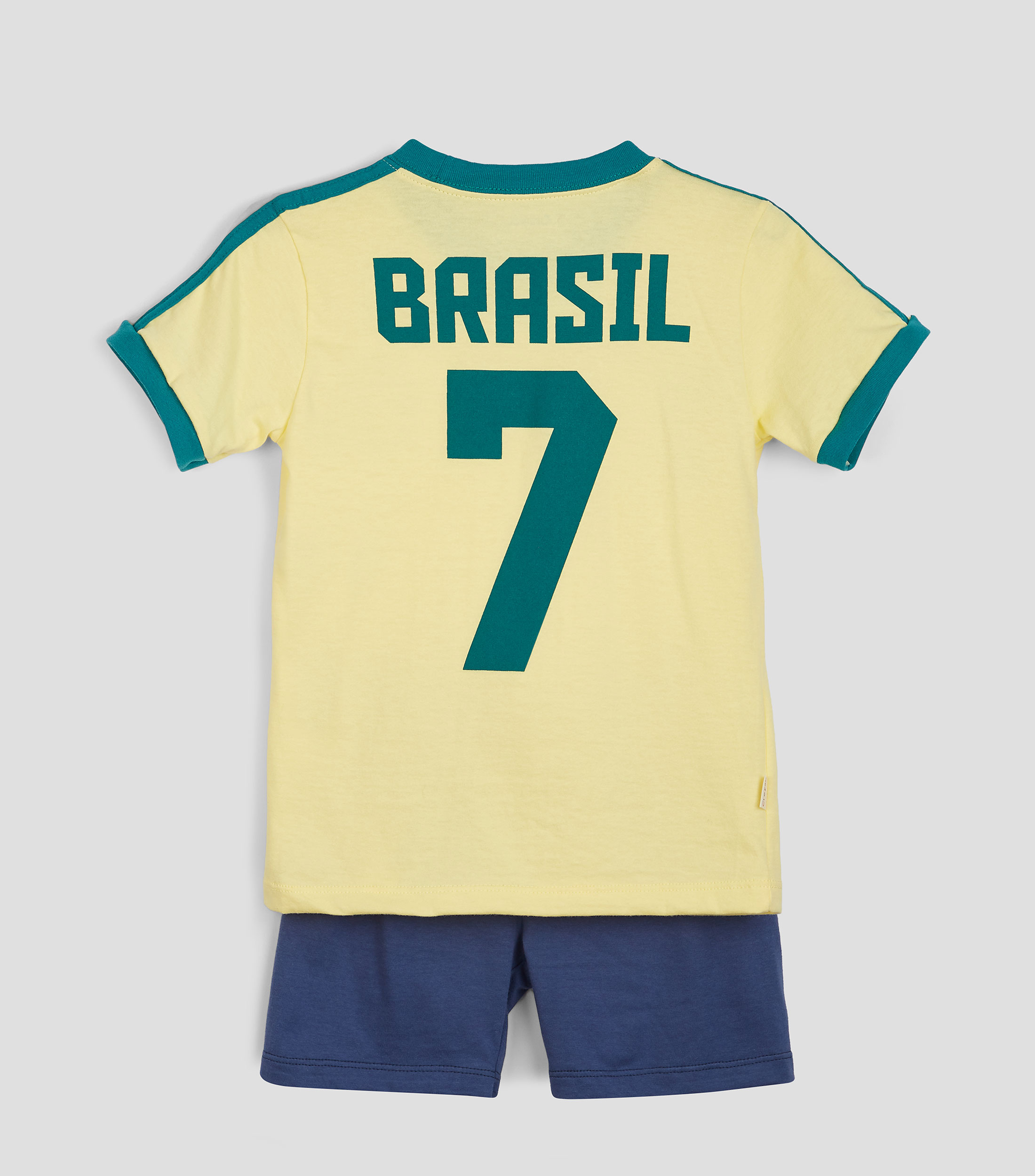 Conjunto de Playera, Short y Calcetines Niño