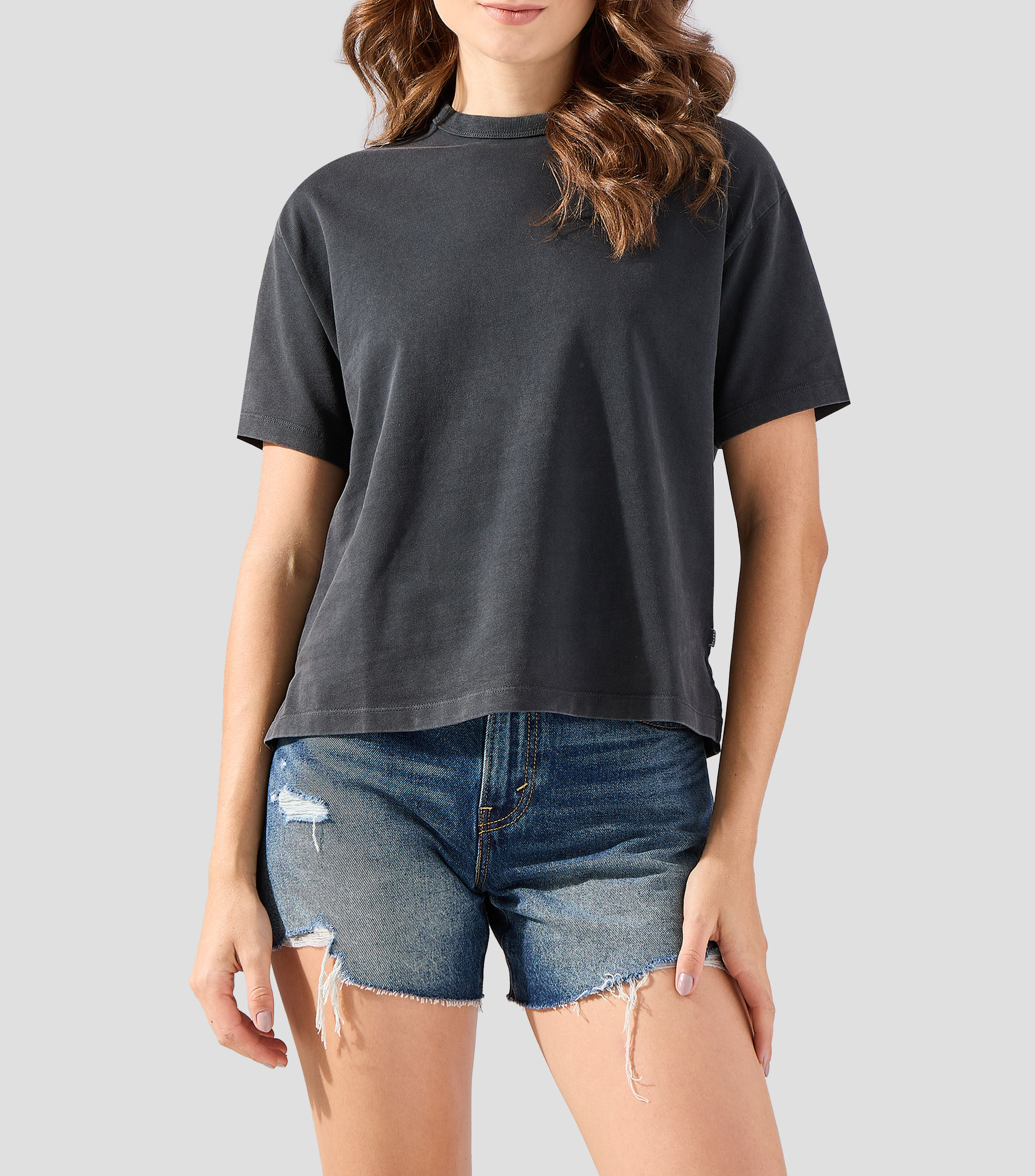 Playera cuello redondo manga corta deslavada Mujer