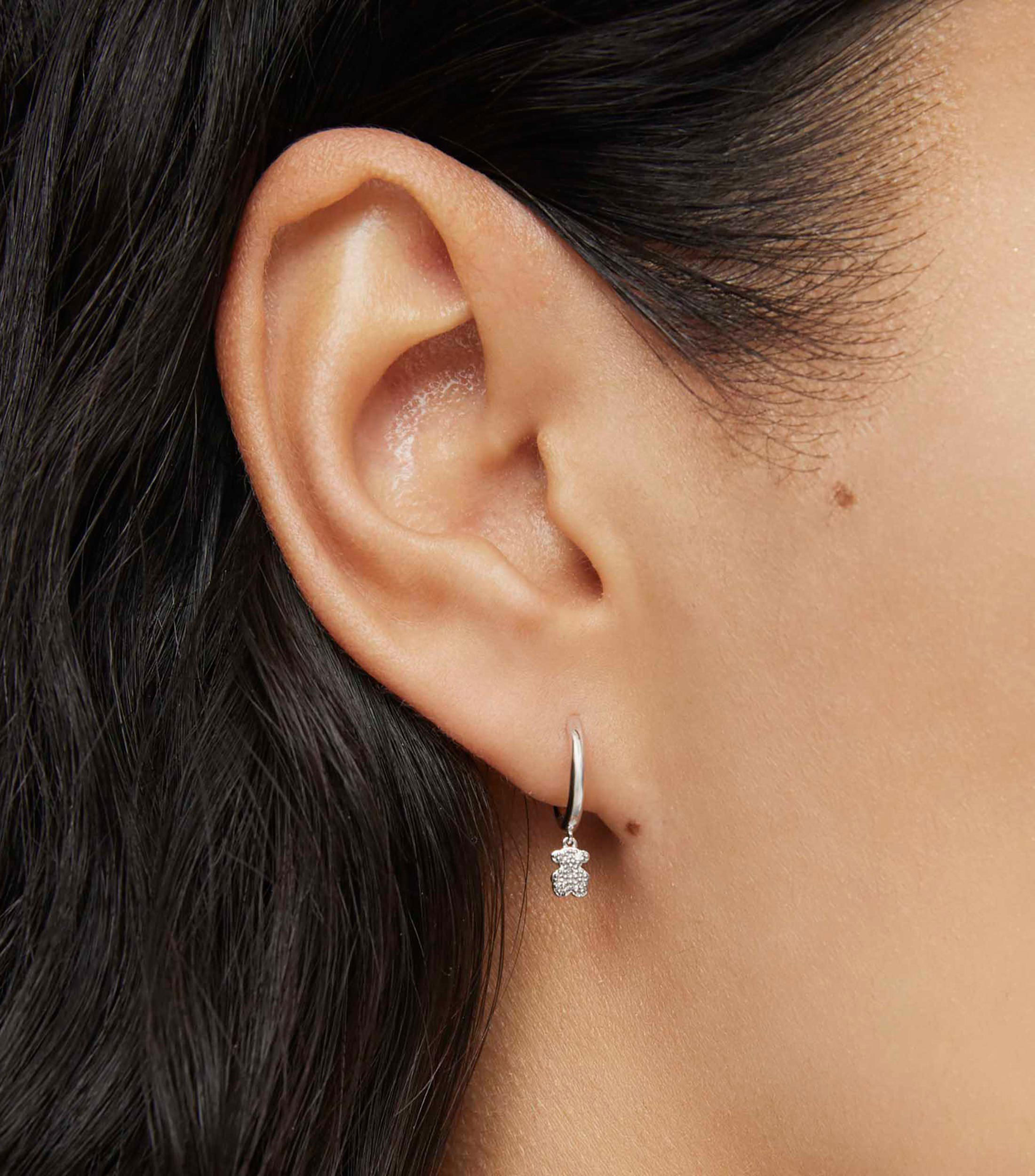 Aretes en Oro blanco de 18 Kilates con motivo de oso y diamantes Grain Mujer