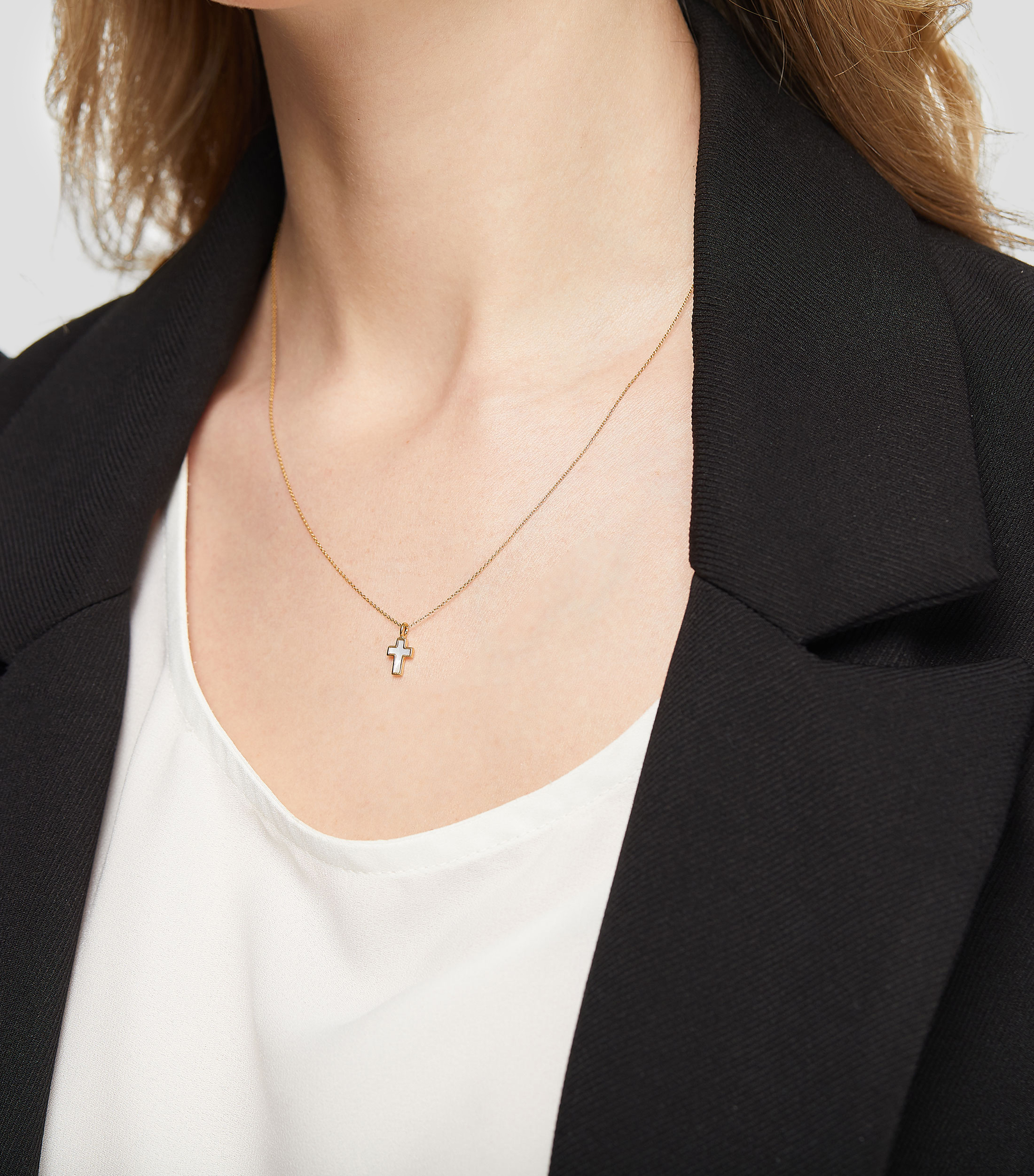 Collar en oro amarillo de 18 kilates Cruz Mujer